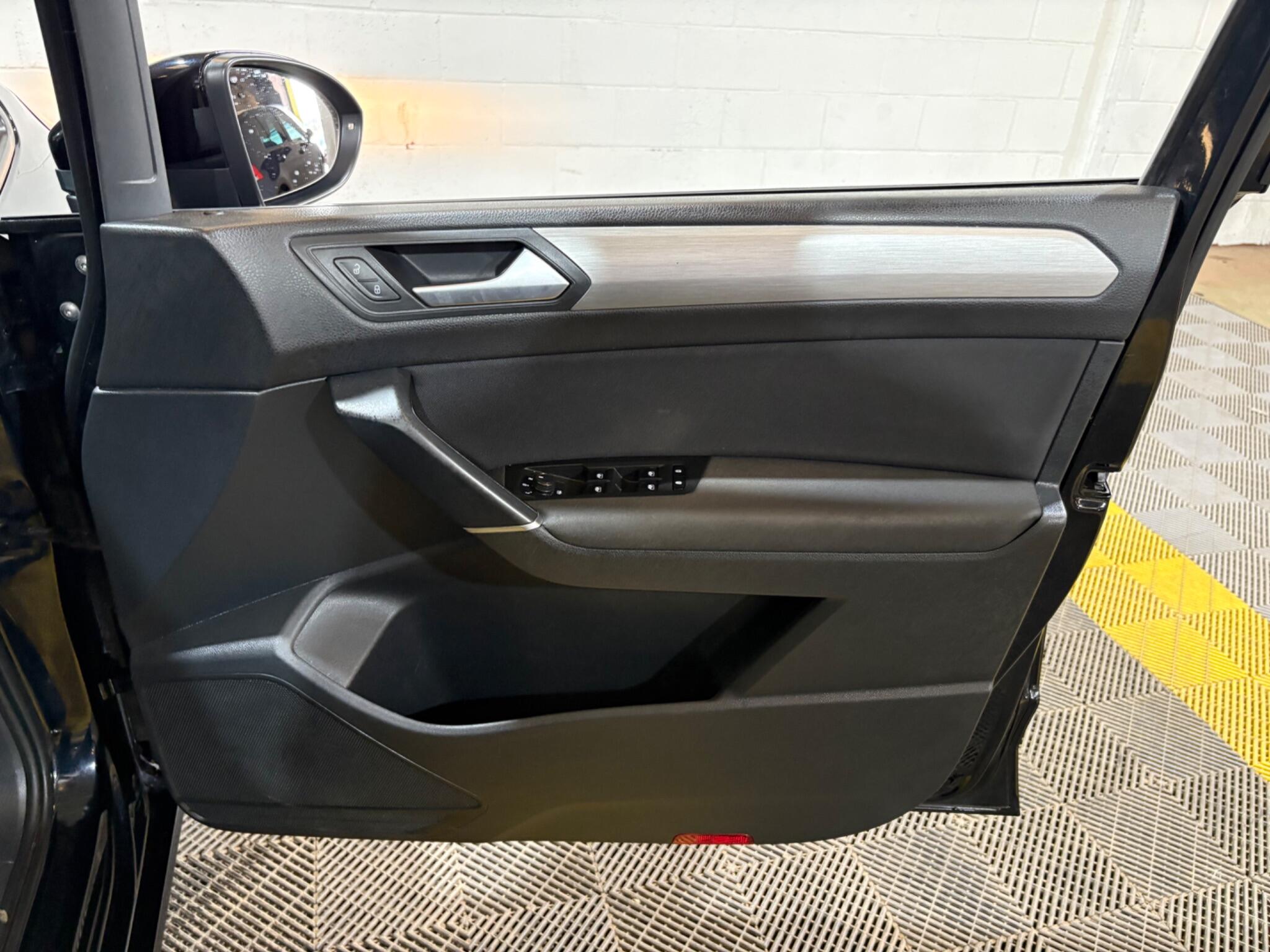 Volkswagen Touran view 42