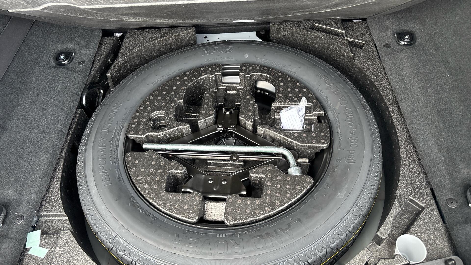 Land Rover Range Rover Evoque view 44