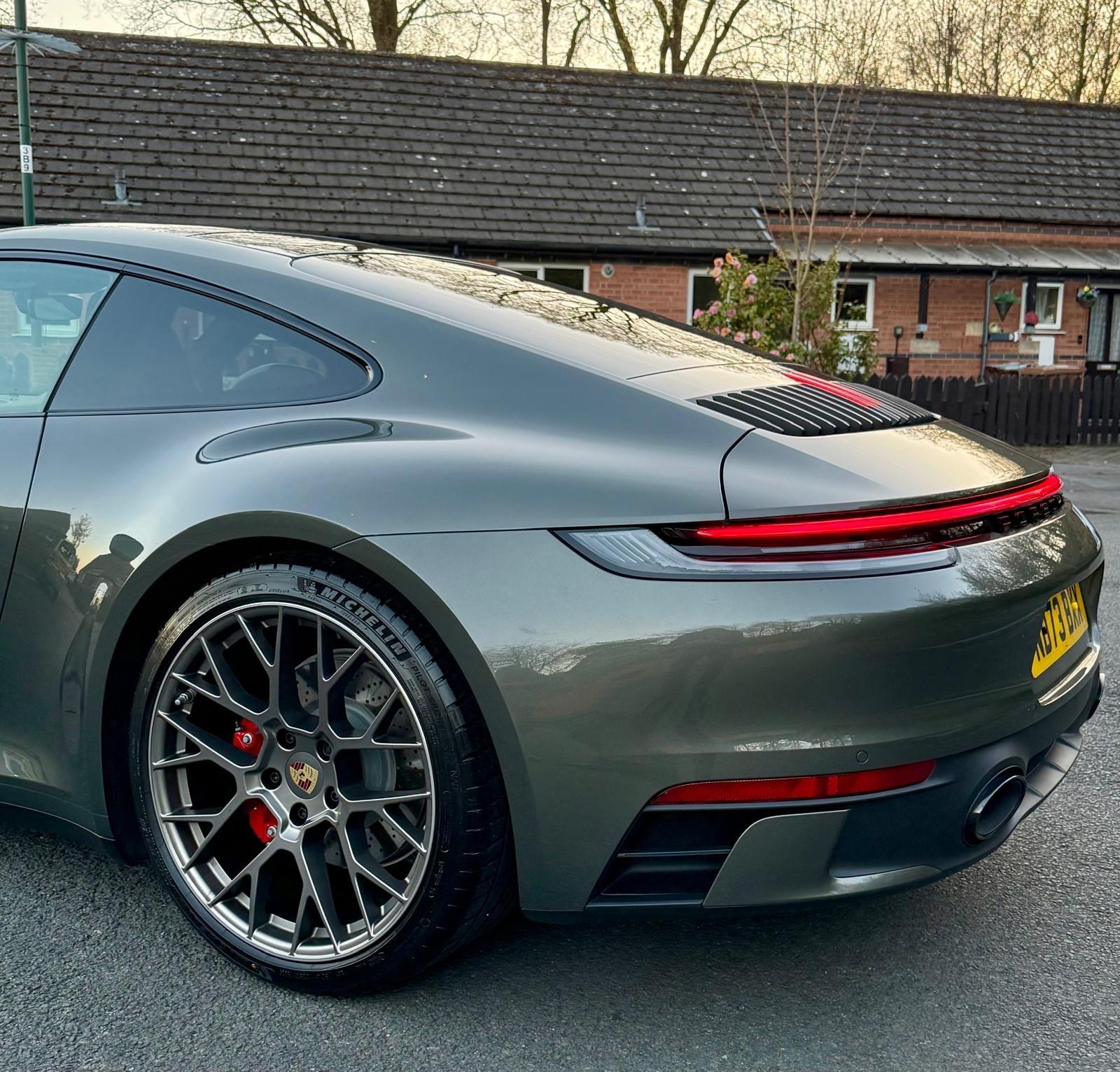 Porsche 911 view 79