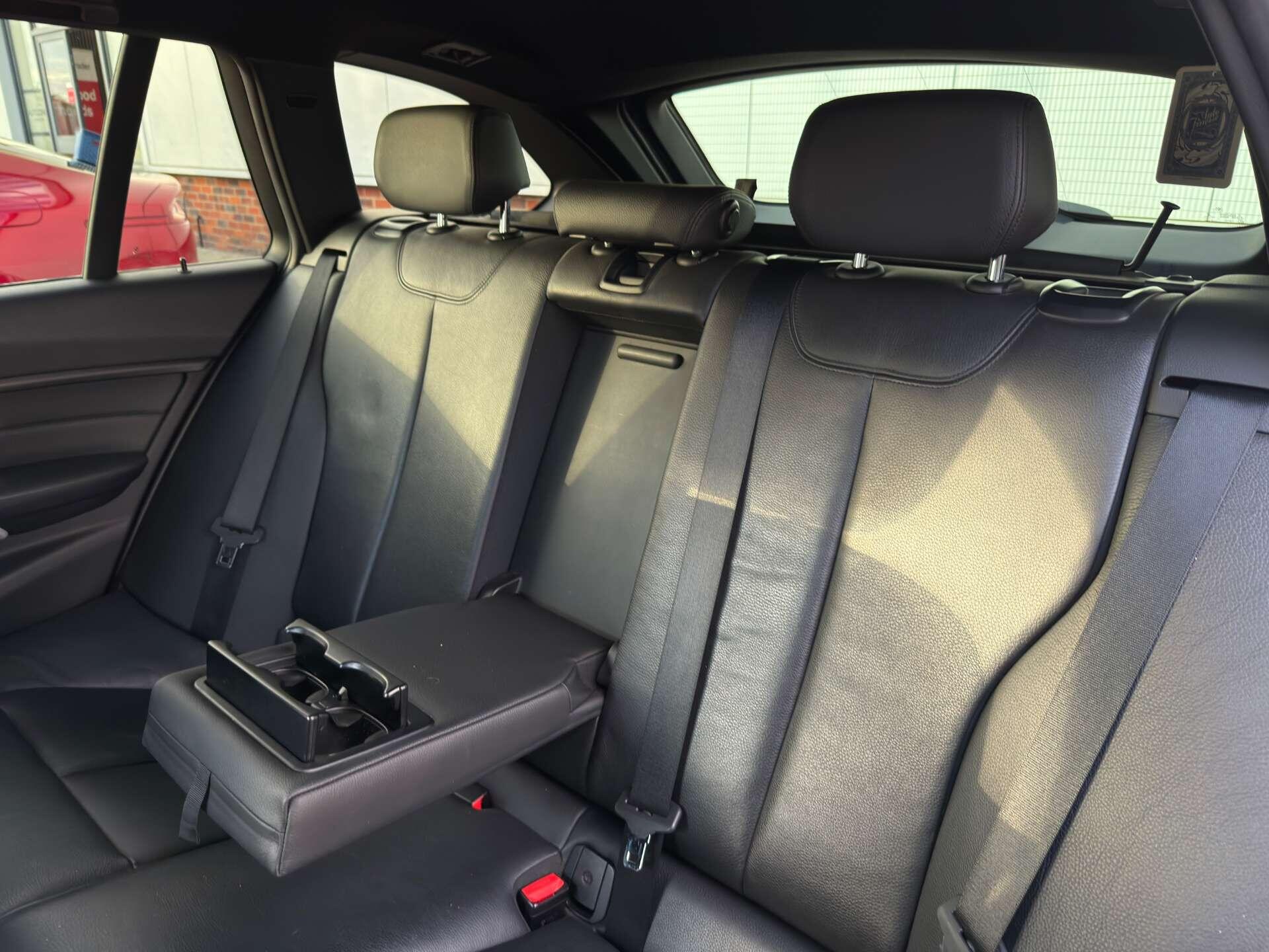 BMW 3 Series view 45