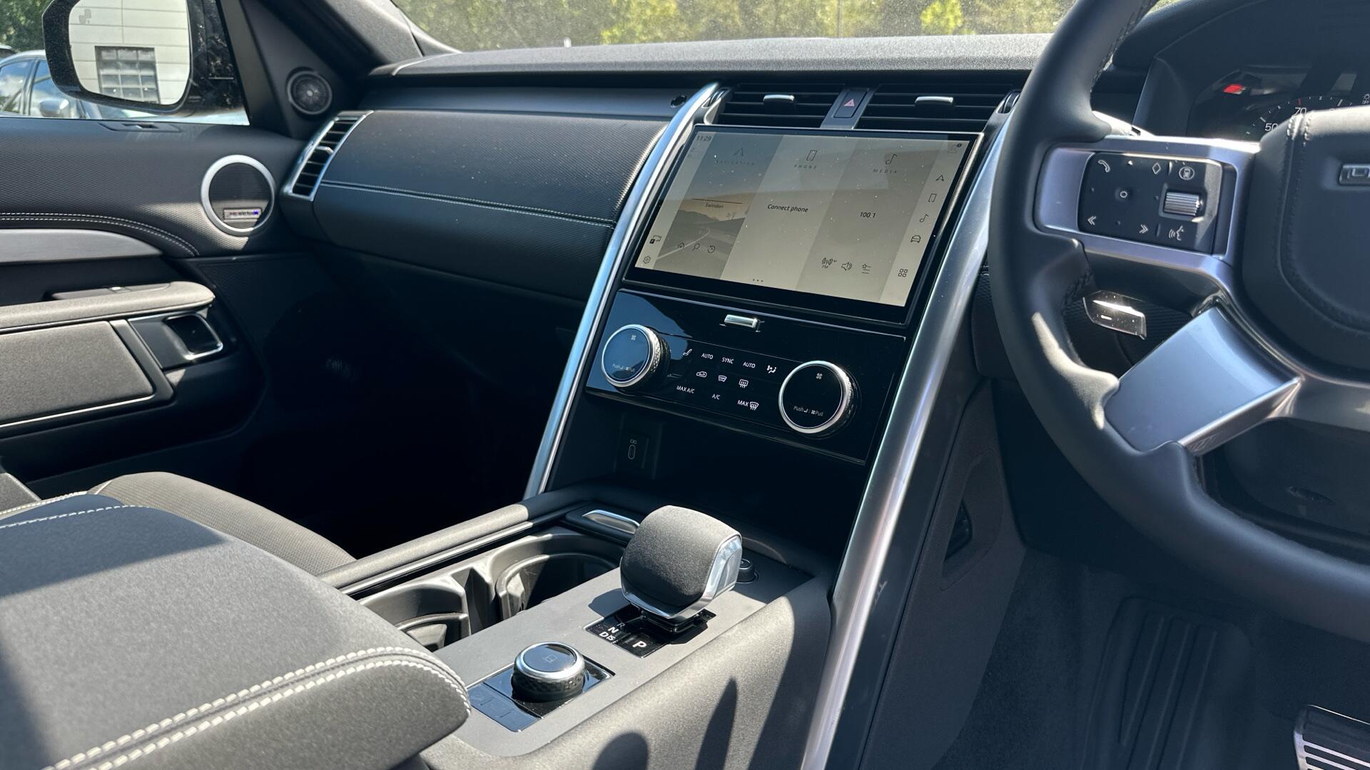 Land Rover Discovery view 11