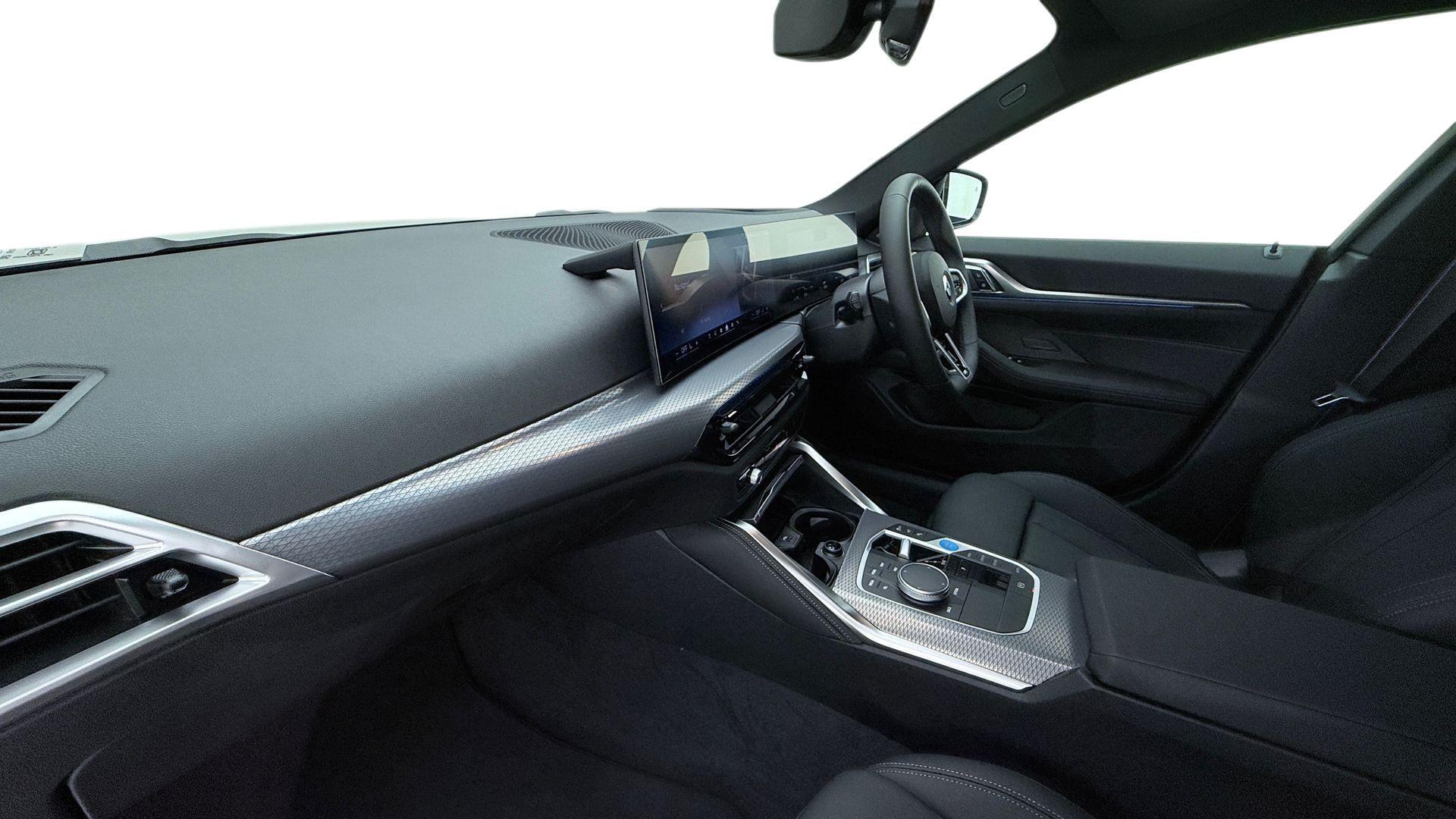 BMW i4 view 7