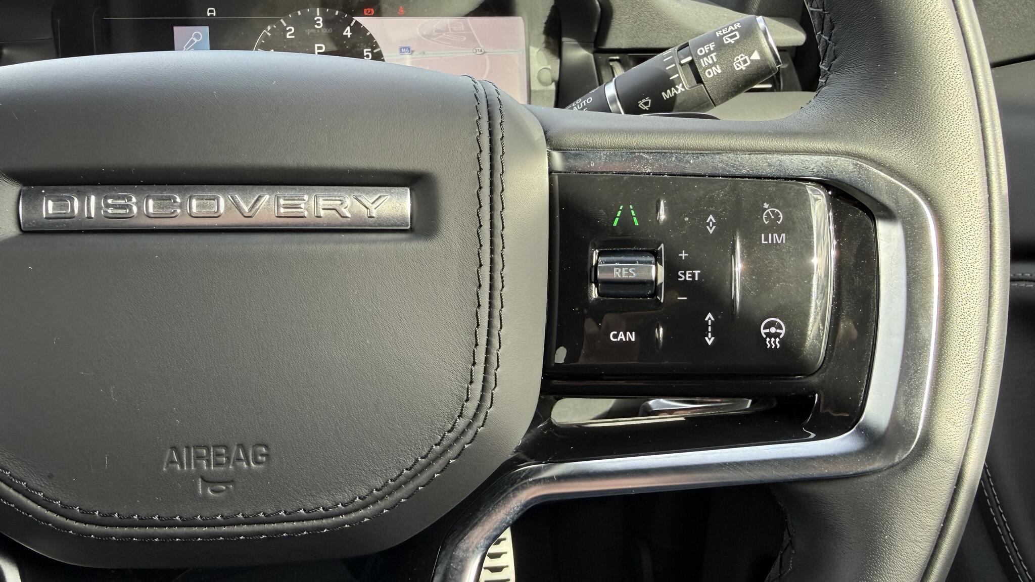 Land Rover Discovery Sport view 37