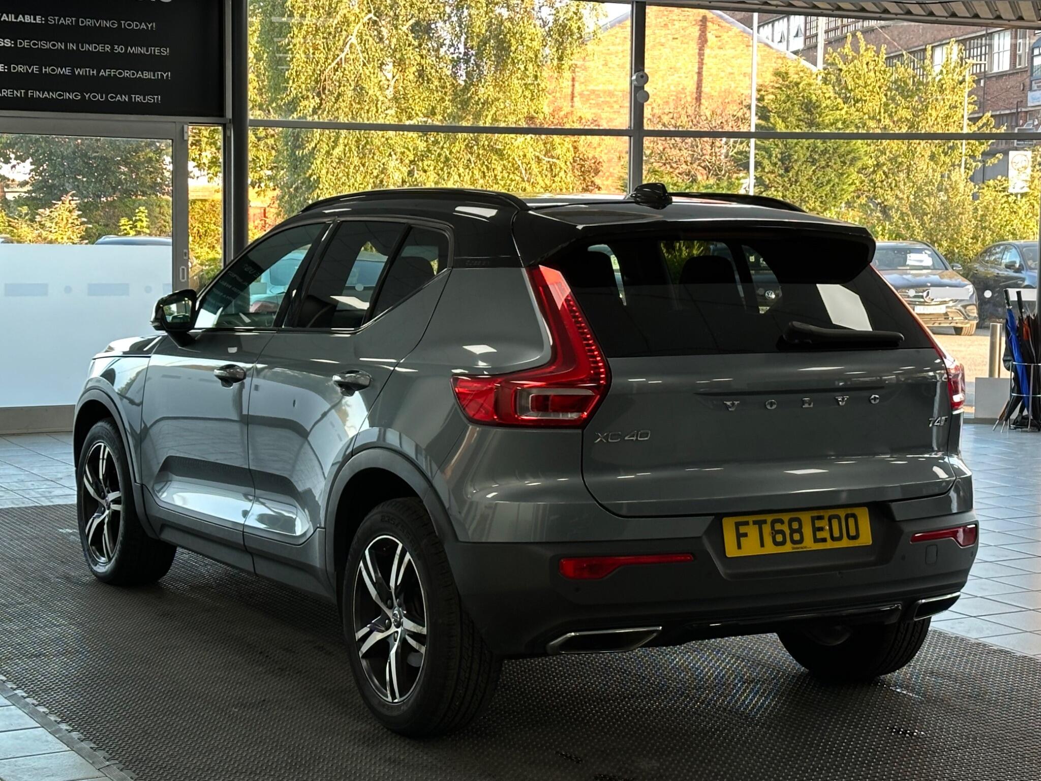 Volvo XC40 view 8