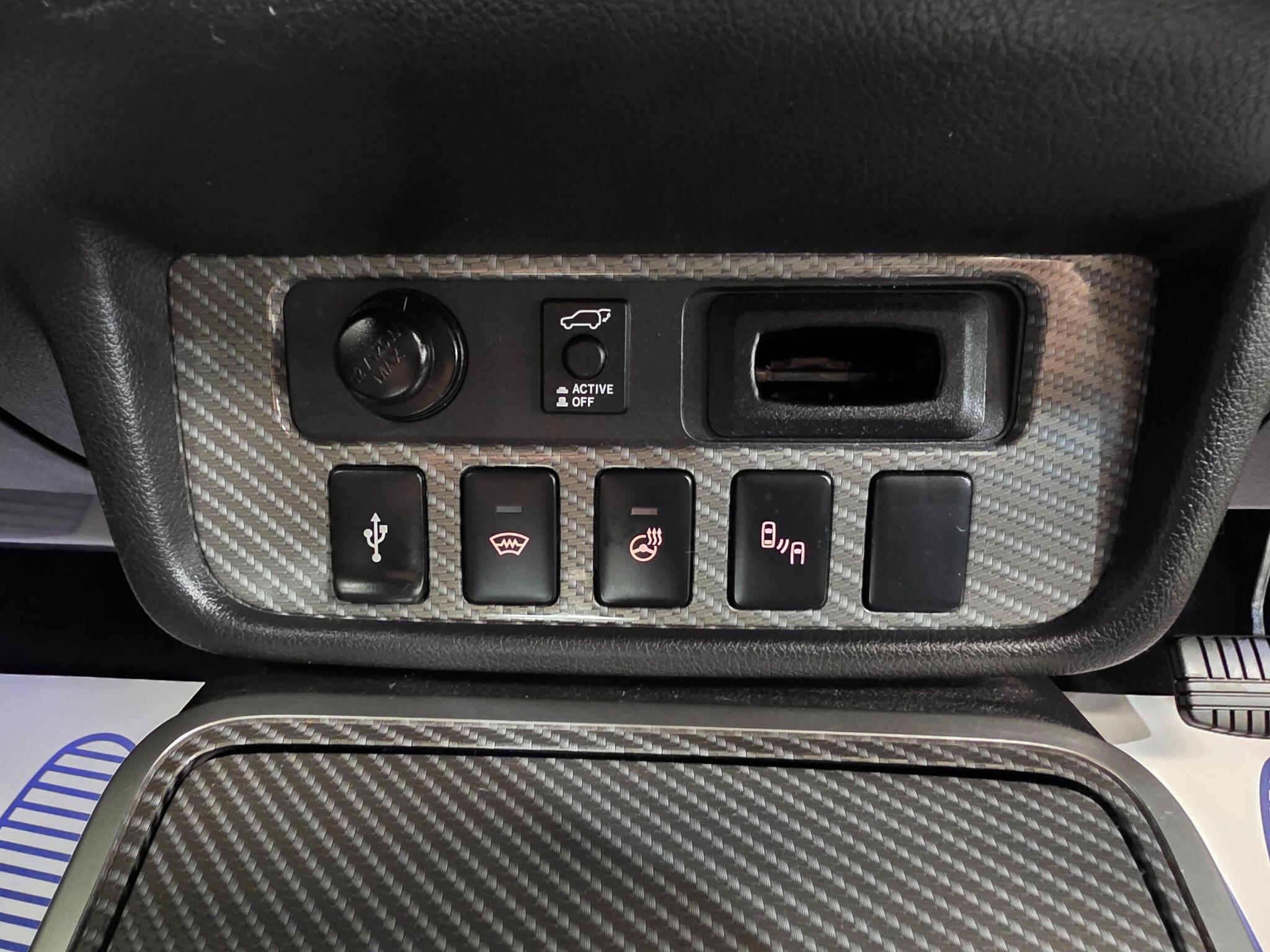Mitsubishi Outlander view 9