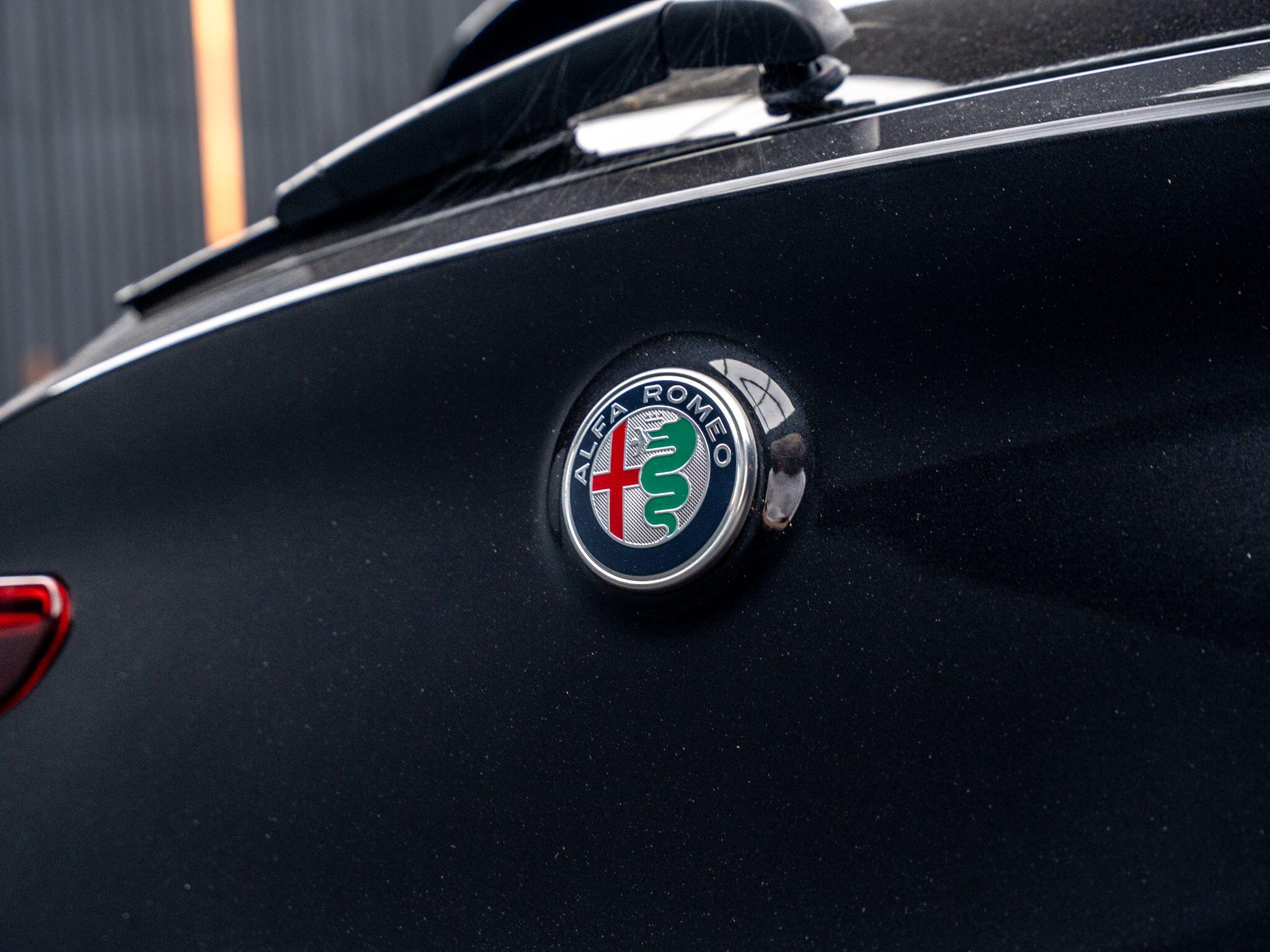 Alfa Romeo Stelvio view 25