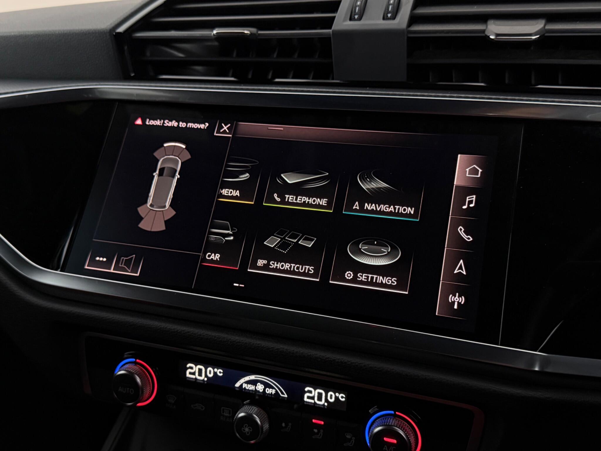 Audi Q3 view 25