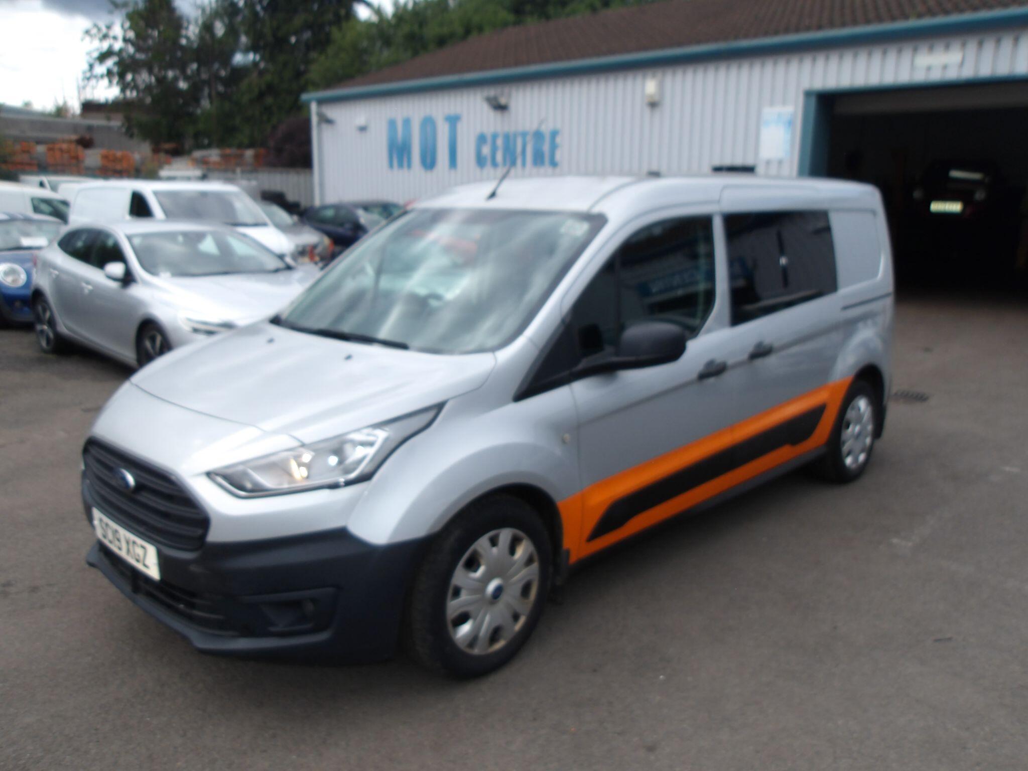 Ford Transit Connect view 3