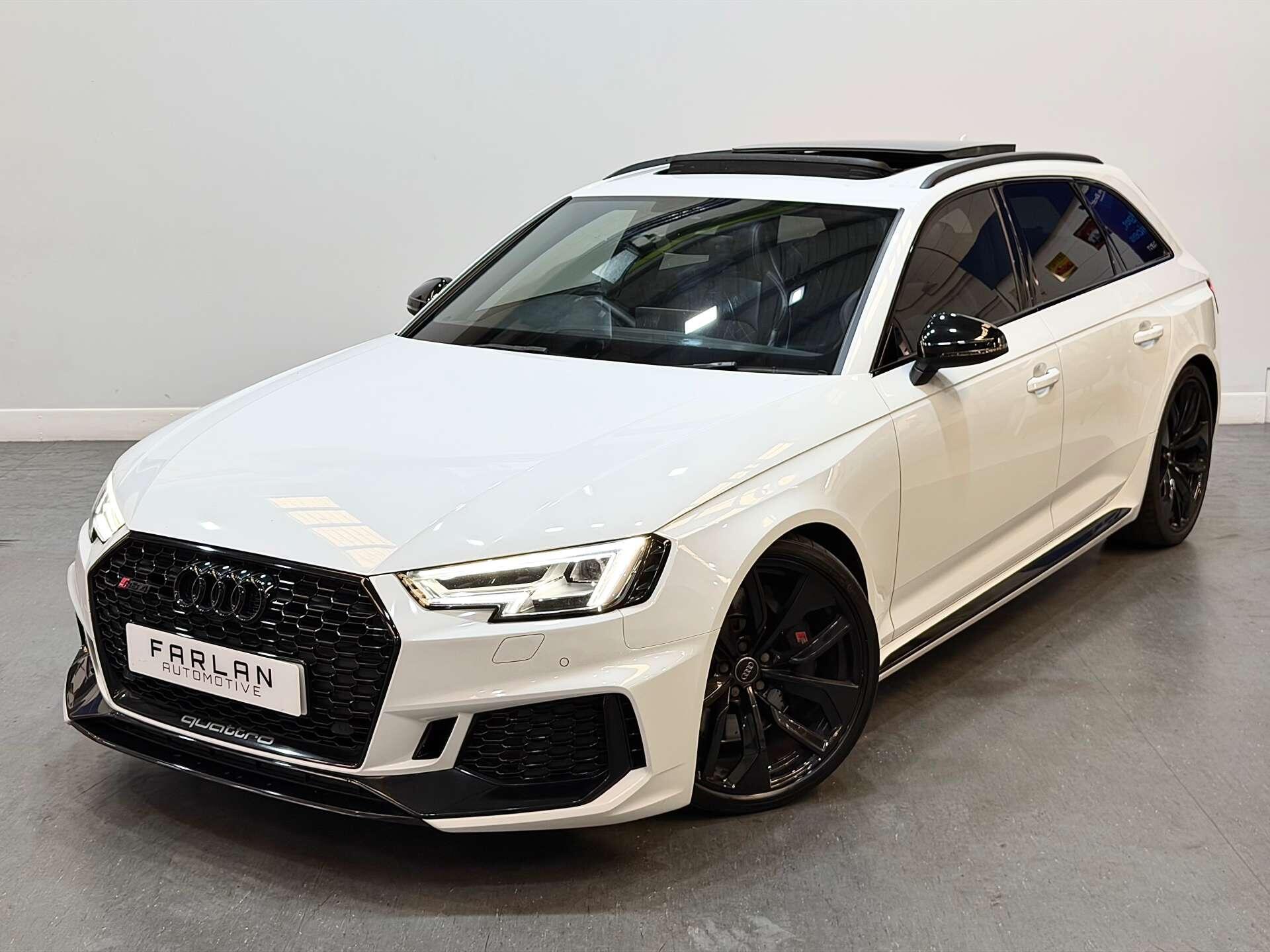 Audi RS4 view 12