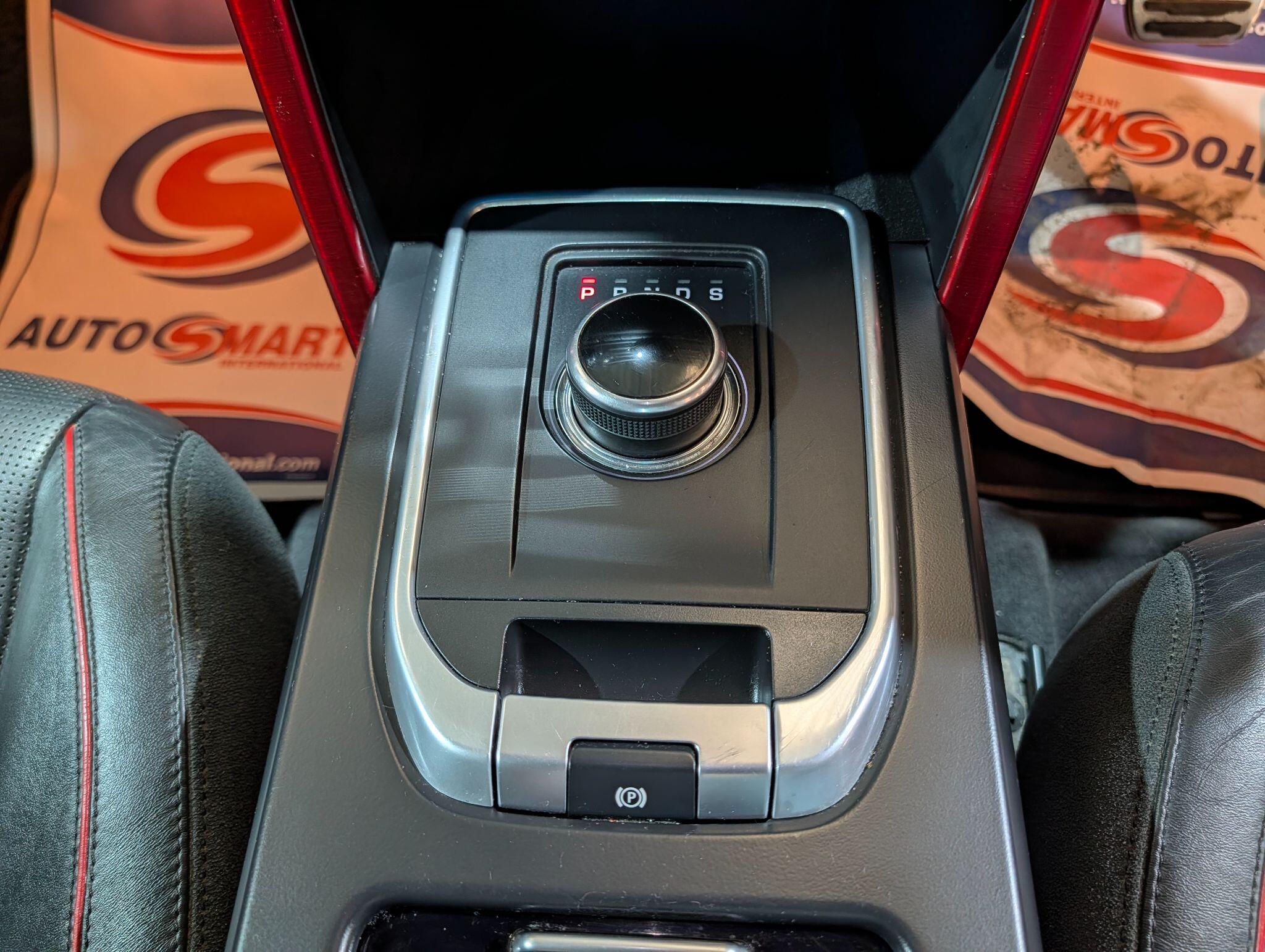 Land Rover Discovery Sport view 90