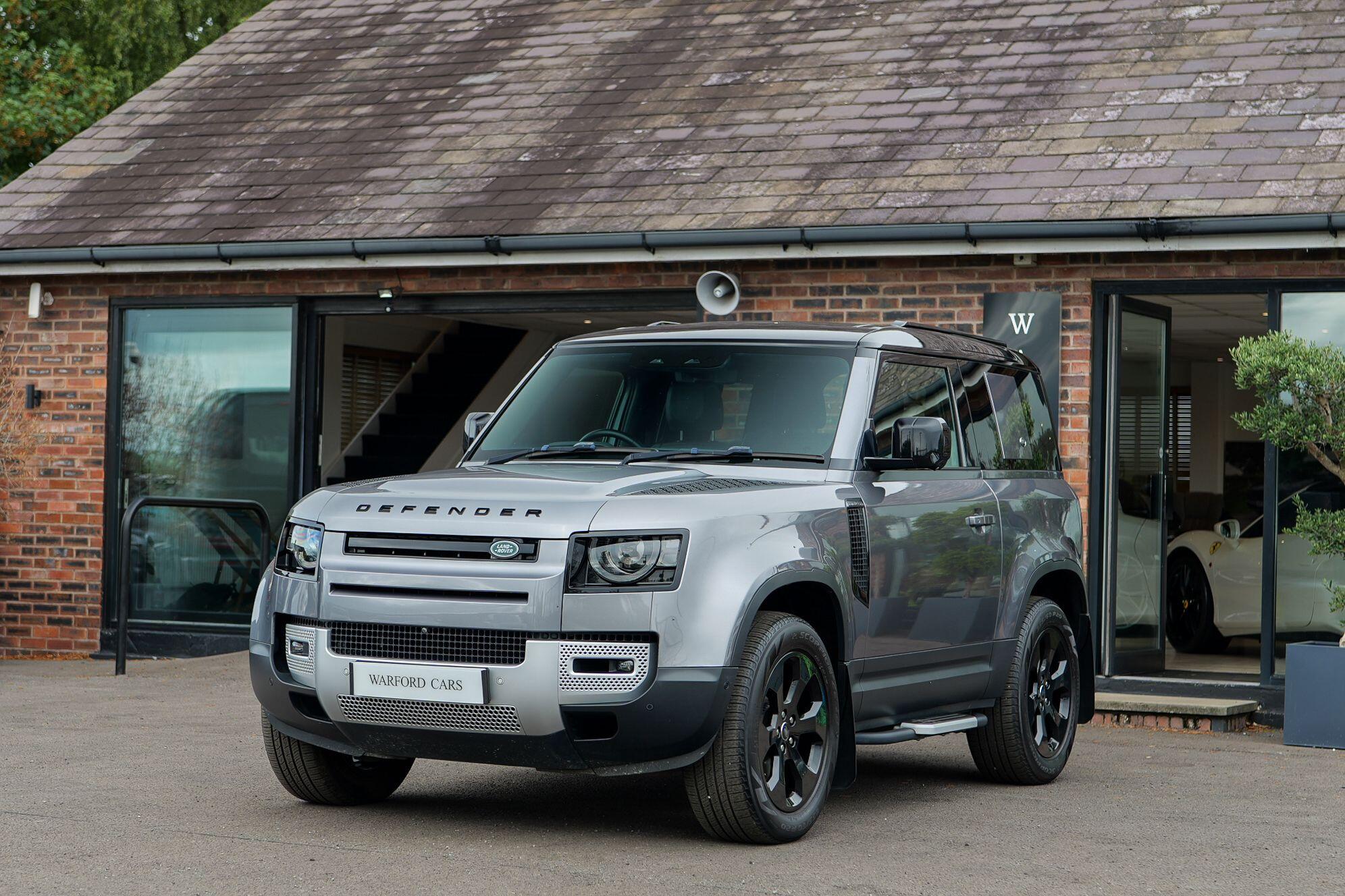 Land Rover Defender 90 view 3