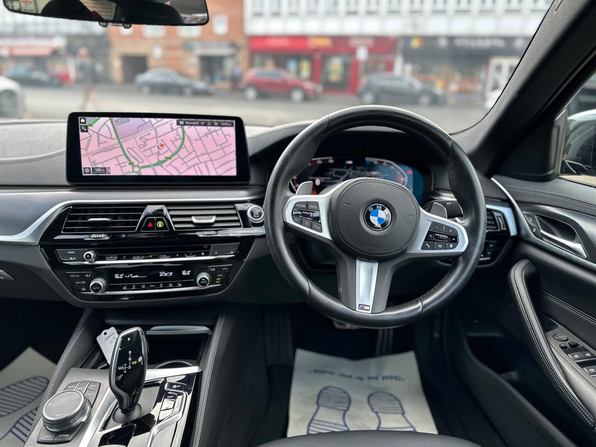 BMW 5 Series view 31