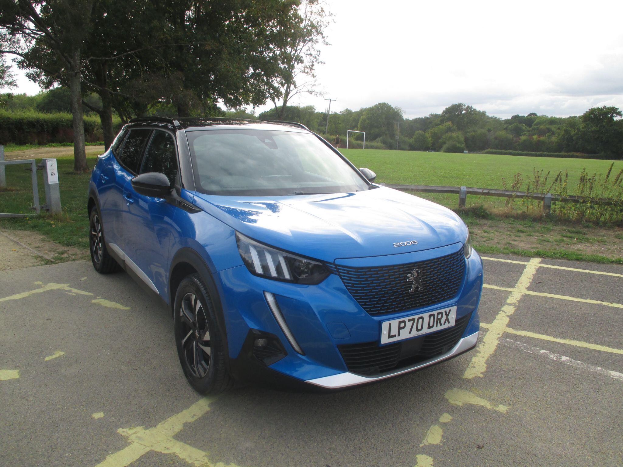 Peugeot E-2008 view 3