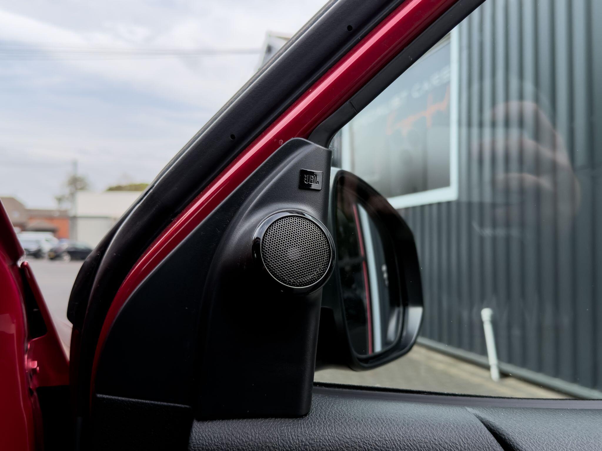 Toyota Hilux view 5