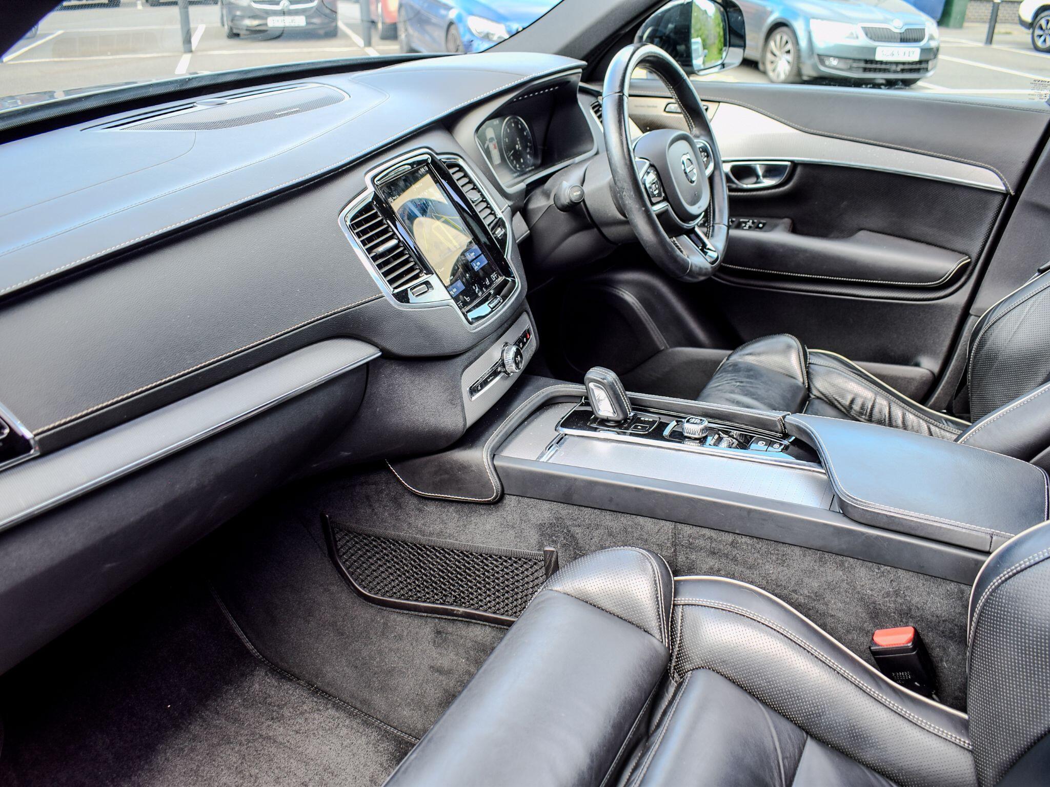 Volvo XC90 view 13