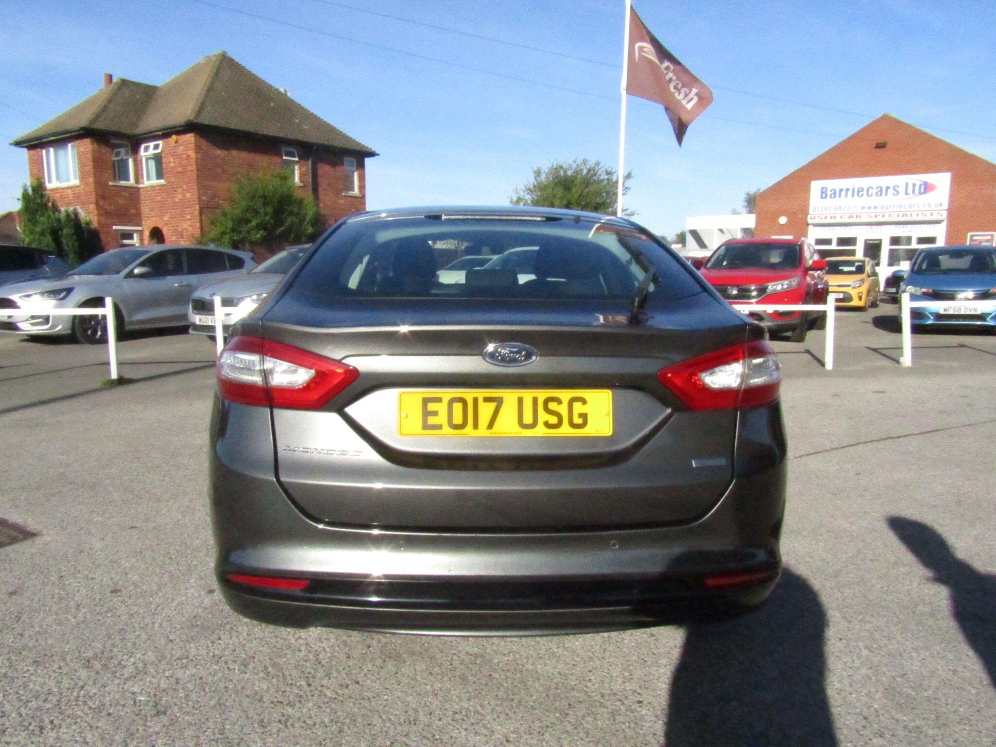 Ford Mondeo view 9
