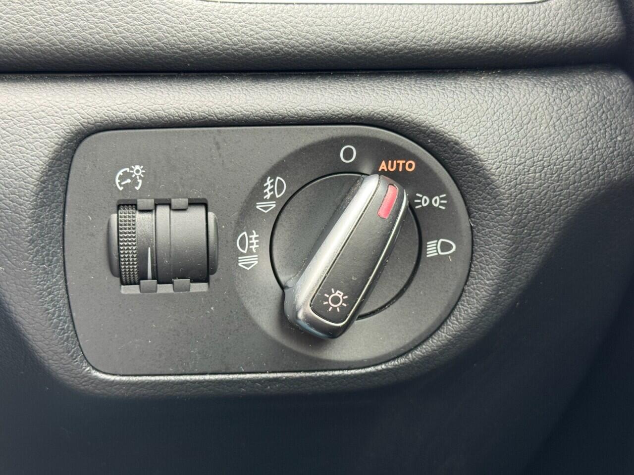Audi Q3 view 20