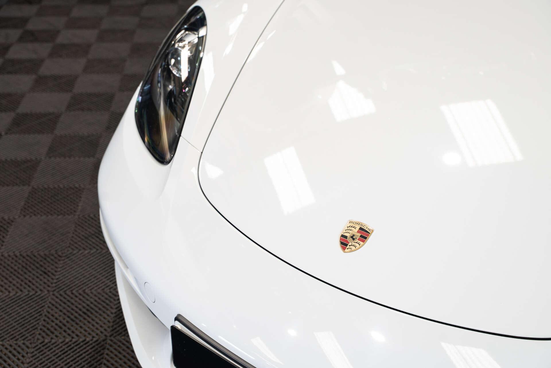 Porsche Cayman view 11