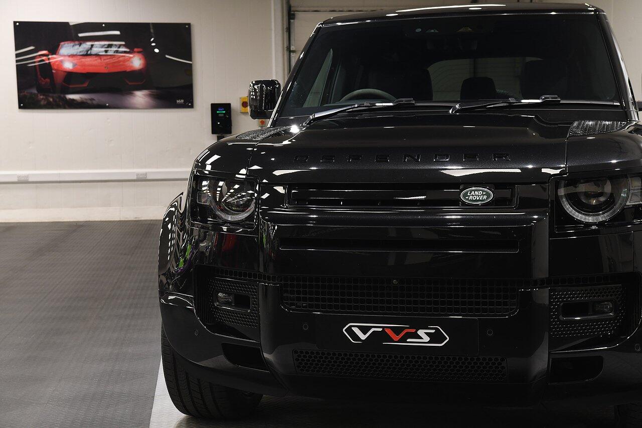 Land Rover Defender view 31