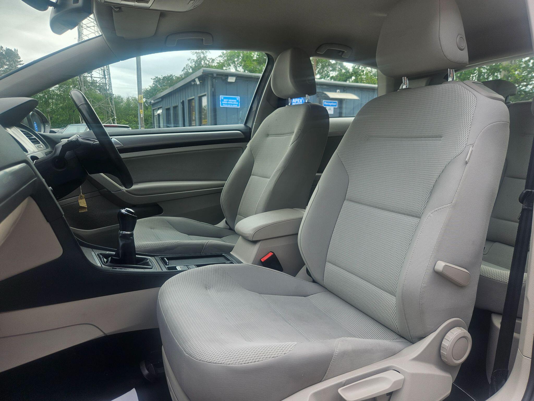 2015 Volkswagen Golf image 17