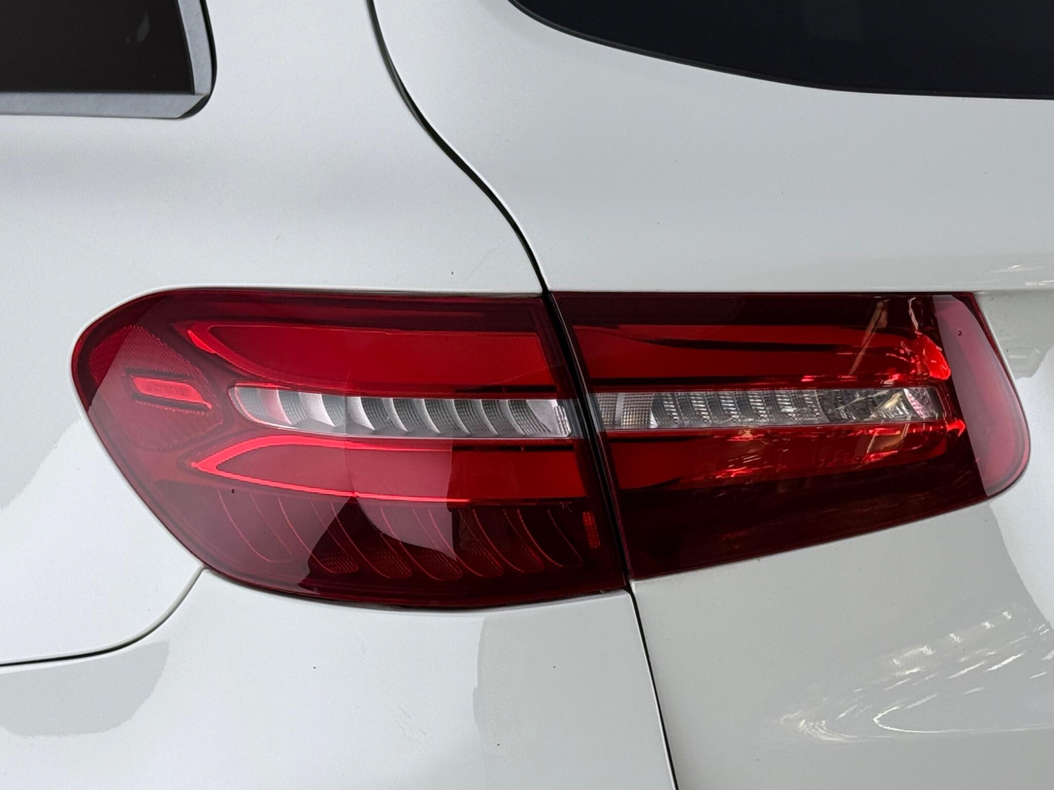 Mercedes-Benz GLC view 12