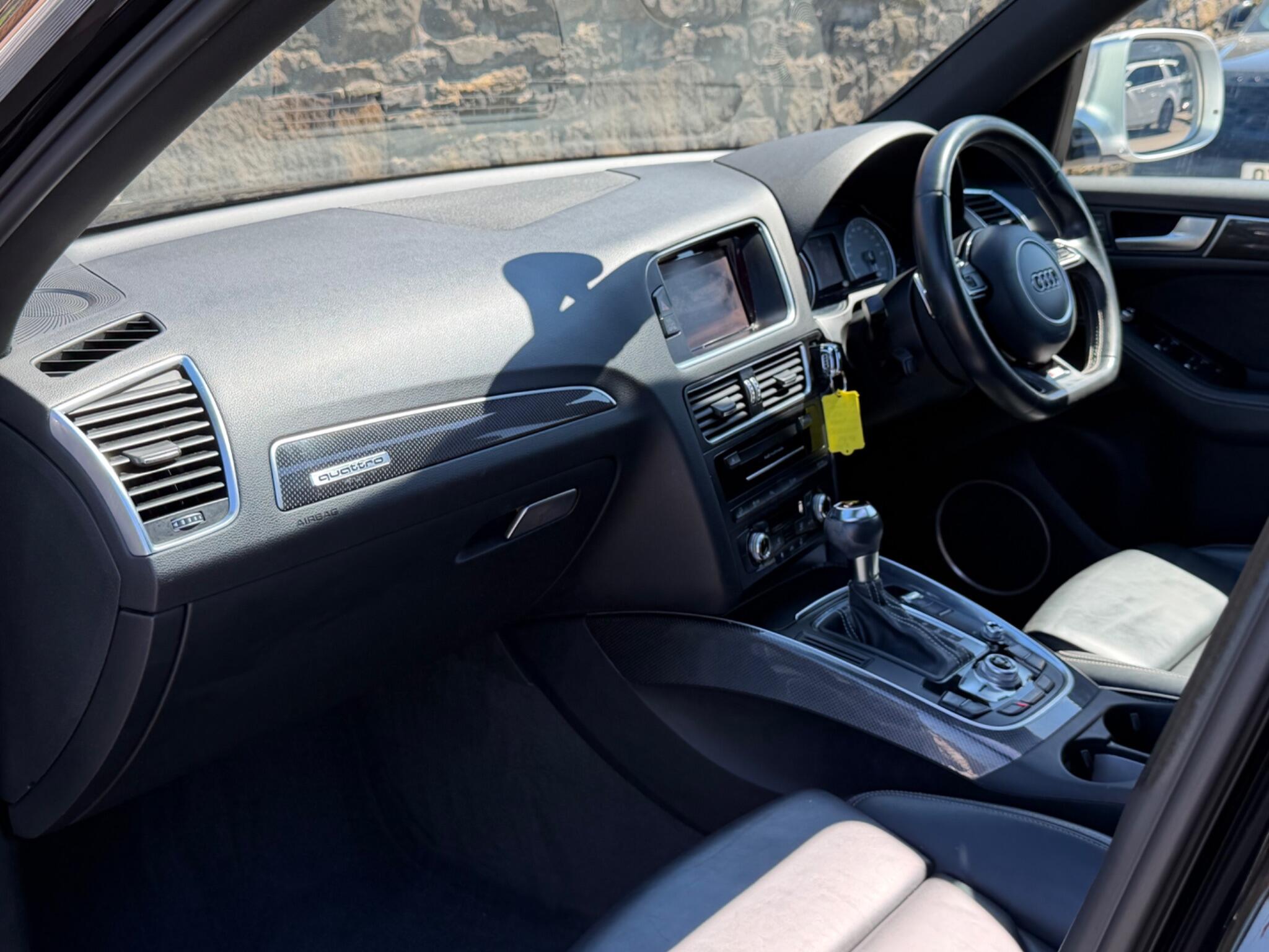 Audi SQ5 view 15