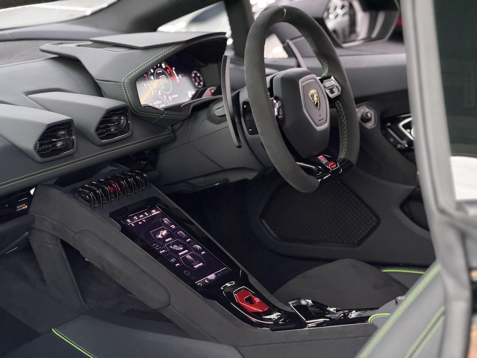 Lamborghini Huracan view 52