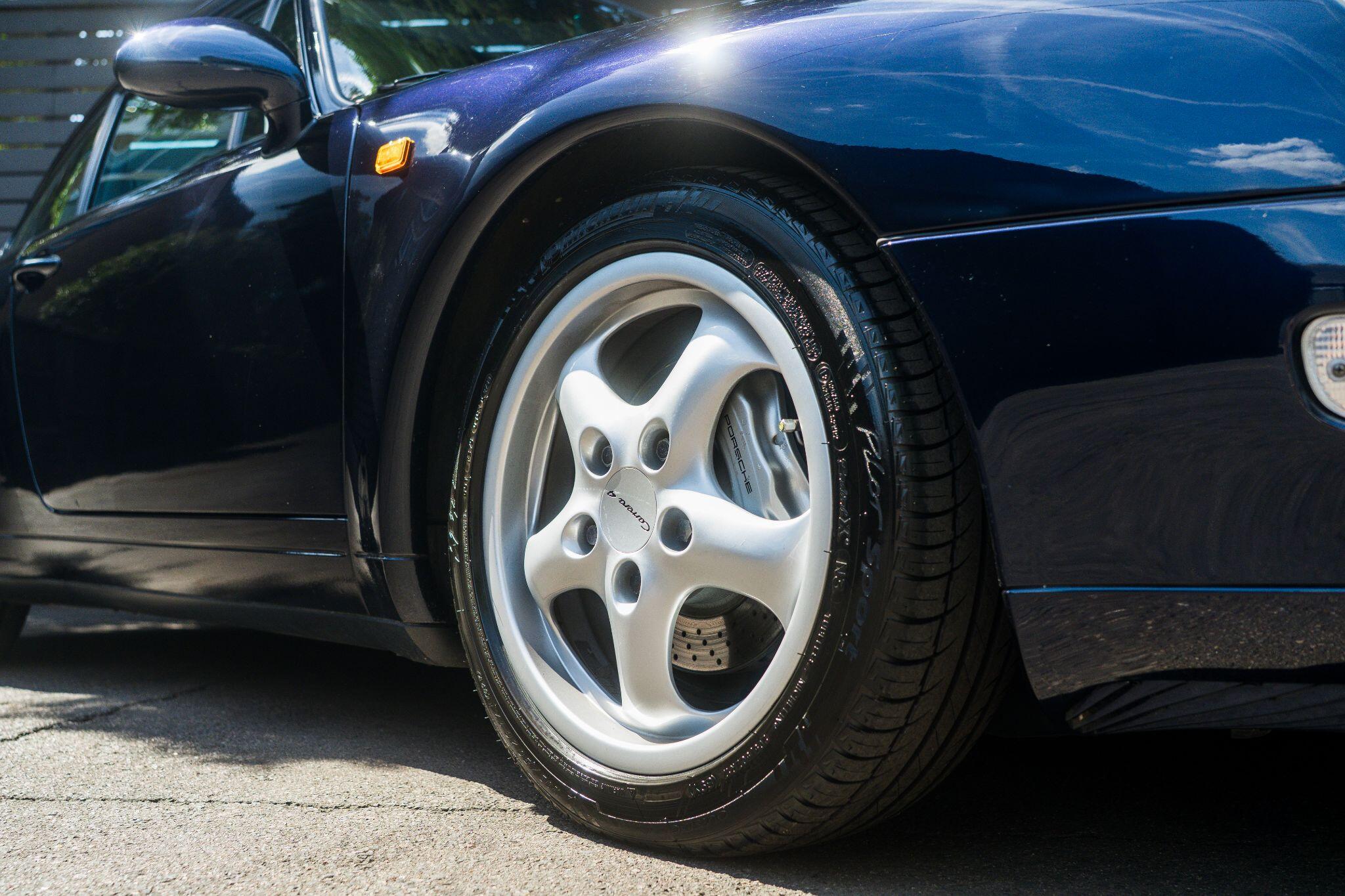 Porsche 911 view 25