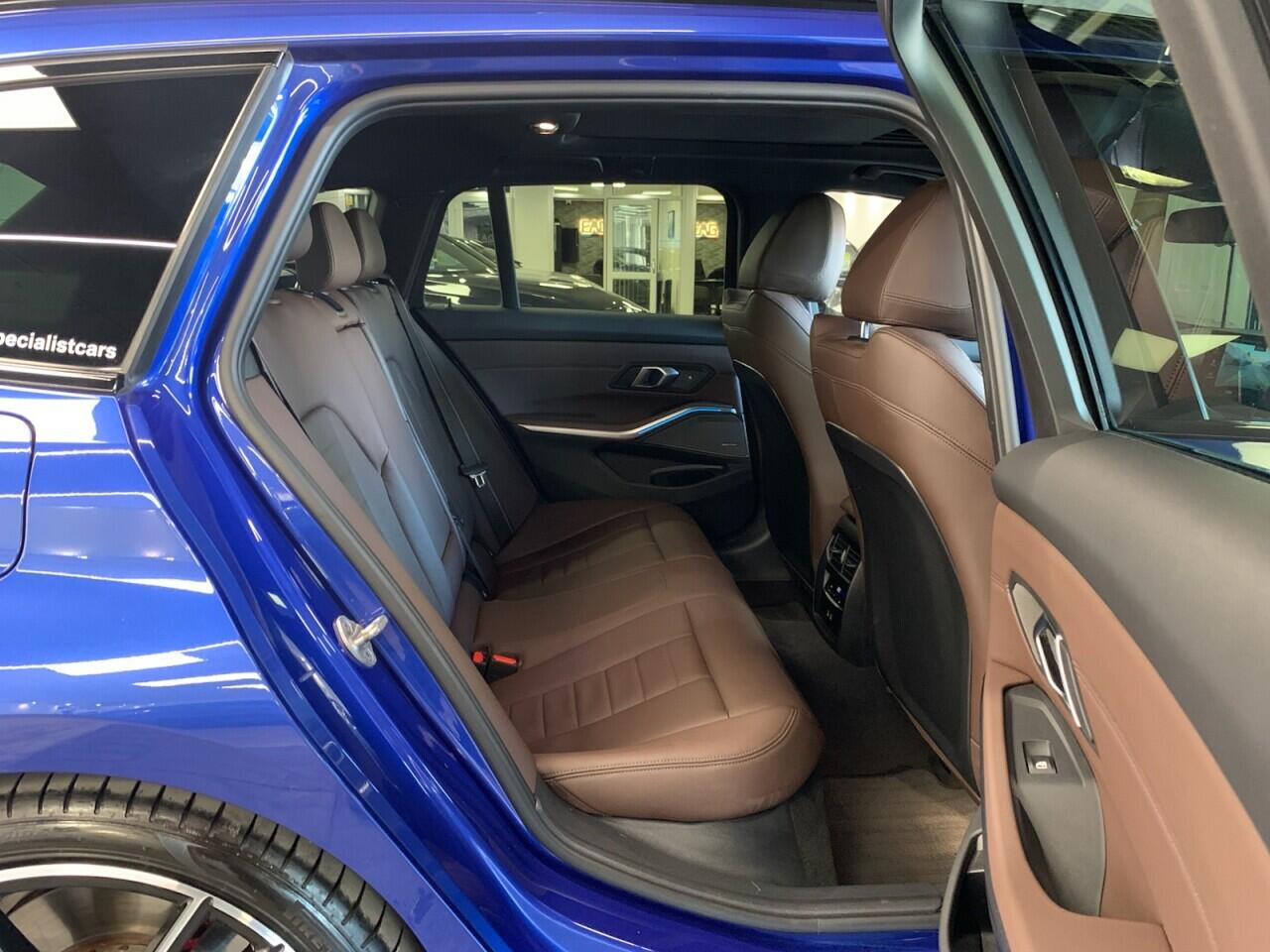 BMW 3 Series view 24