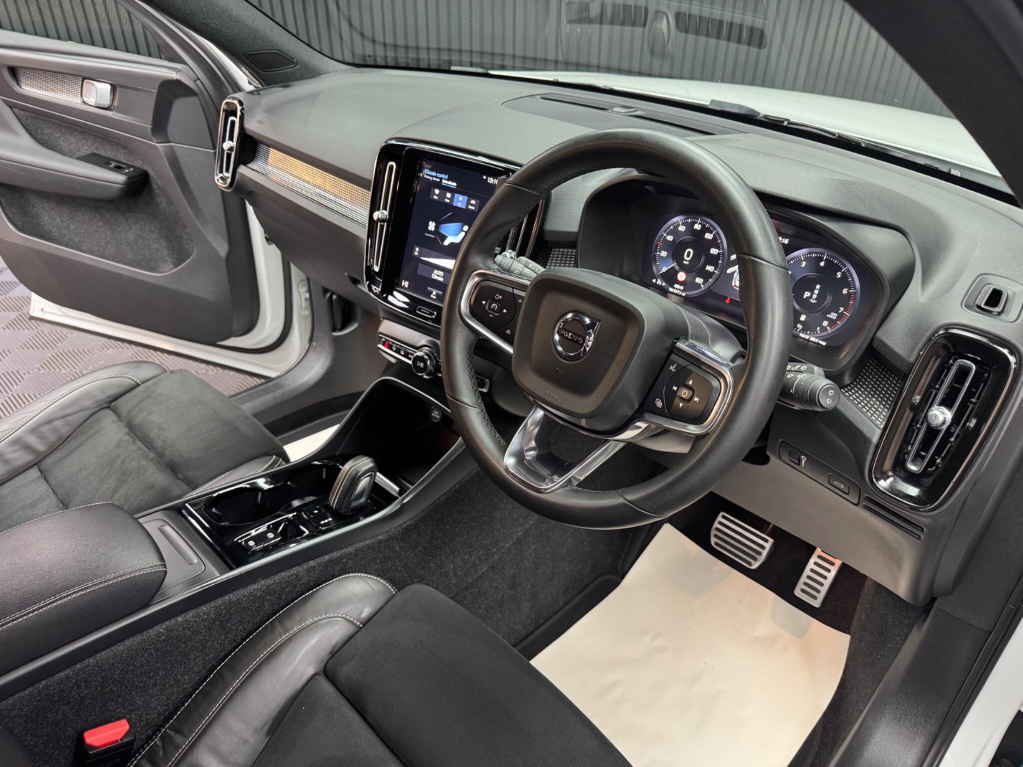 Volvo XC40 view 7