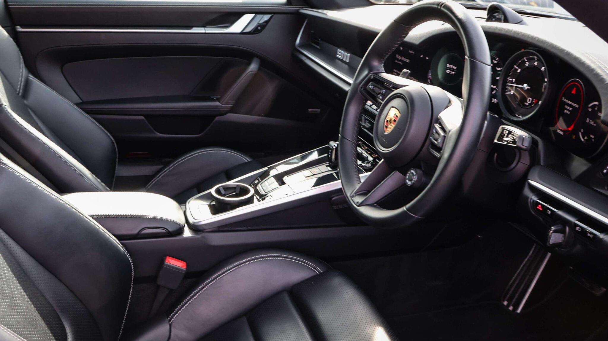 Porsche 911 view 12