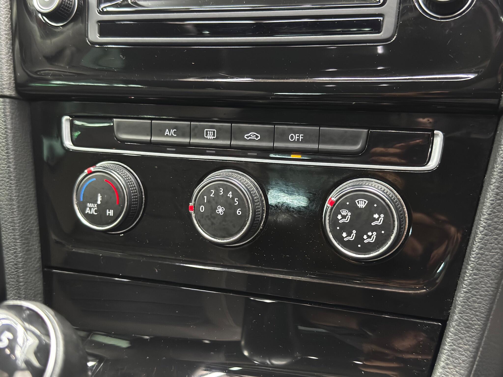 Volkswagen Golf view 30