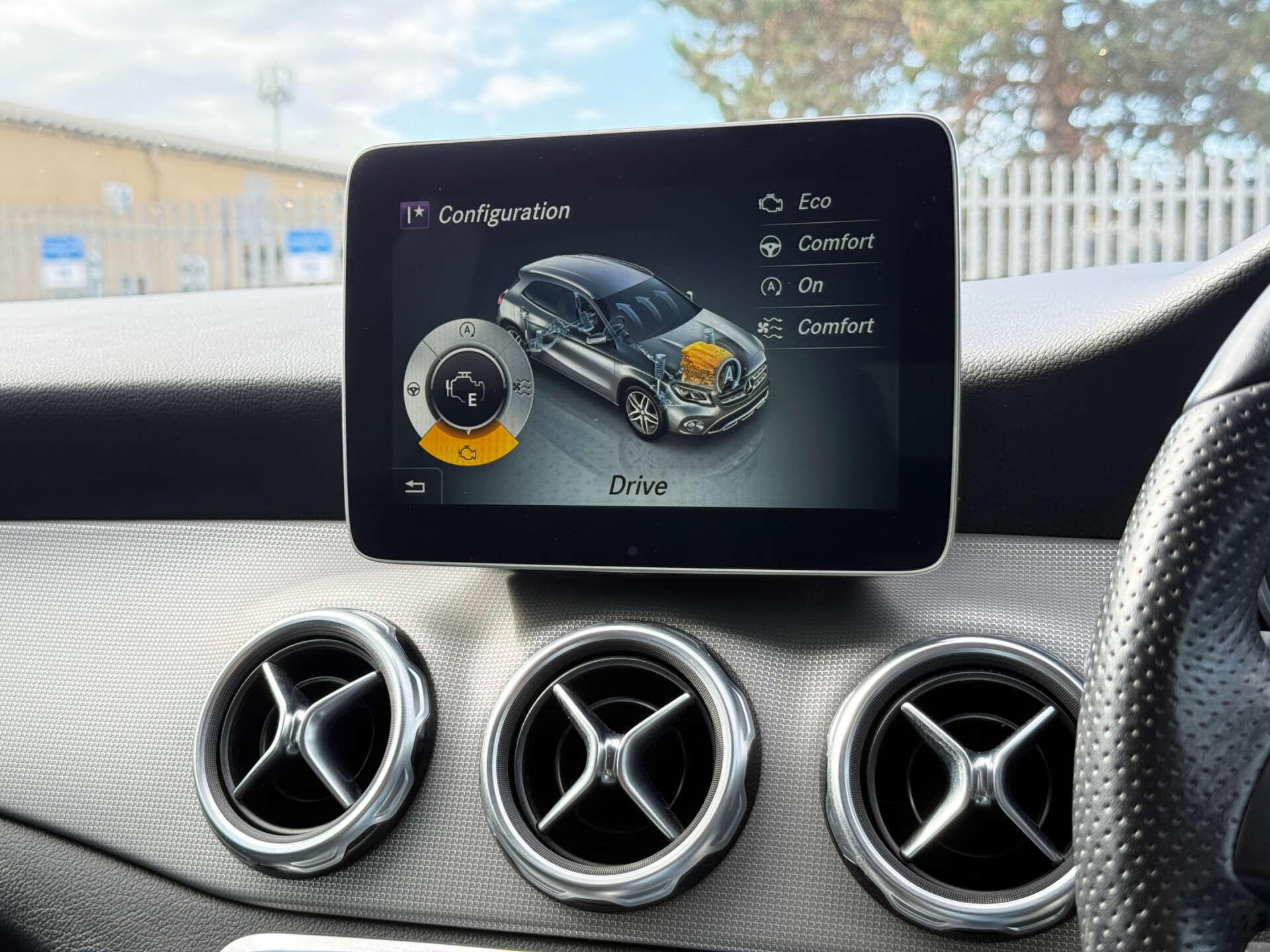 Mercedes-Benz GLA view 65