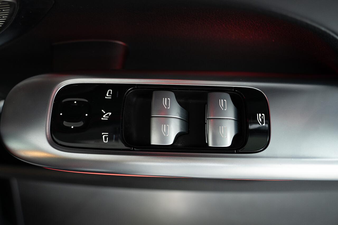 Mercedes-Benz C-Class view 29