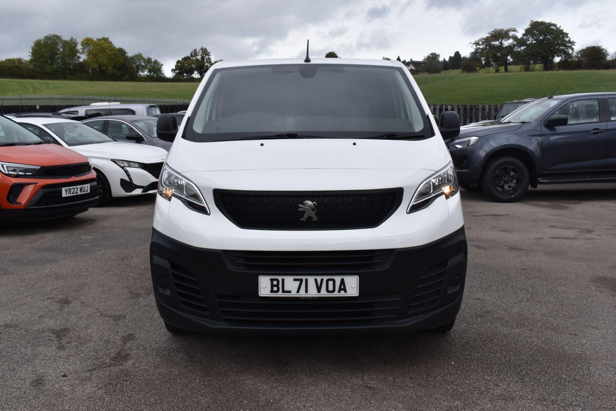 Expert - 2.0 BlueHDi 1400 Professional Premium Standard Panel Van MWB Euro 6 (s/s) 6dr - Image 17