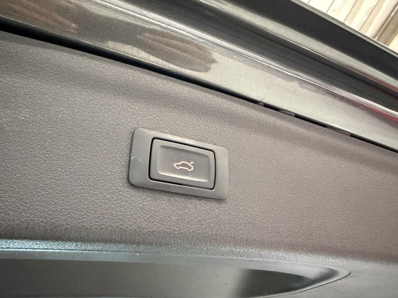 Audi Q3 view 21