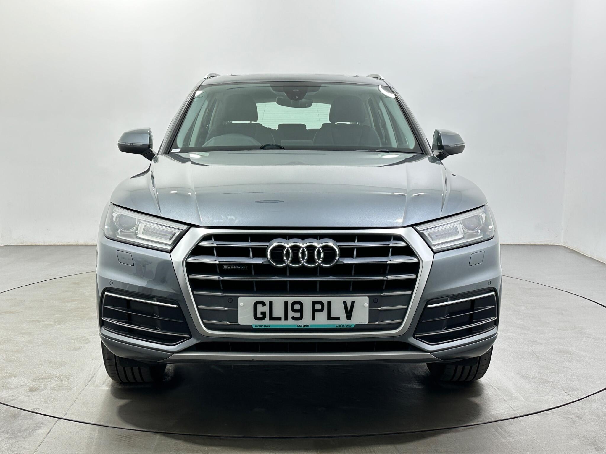 Audi Q5 view 3