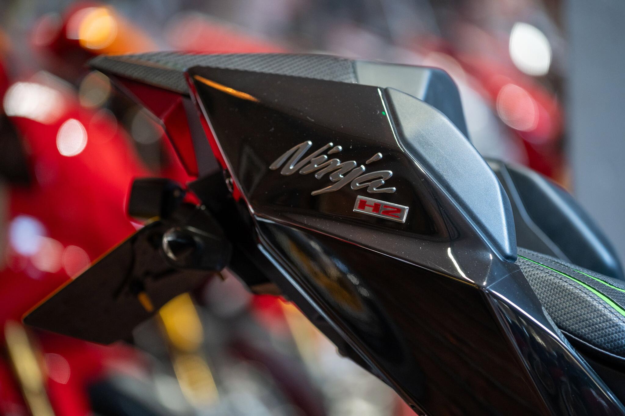 Kawasaki Ninja H2 view 3