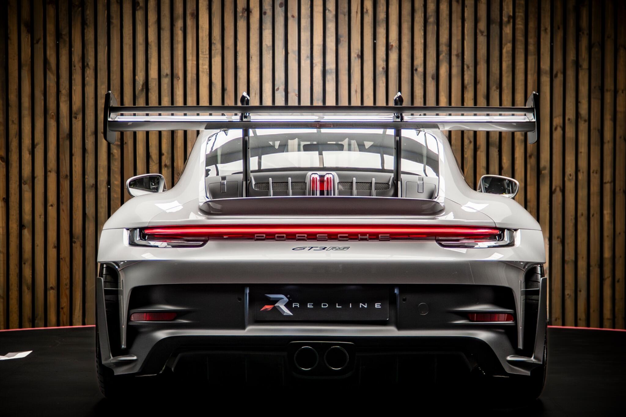 Porsche 911 view 6