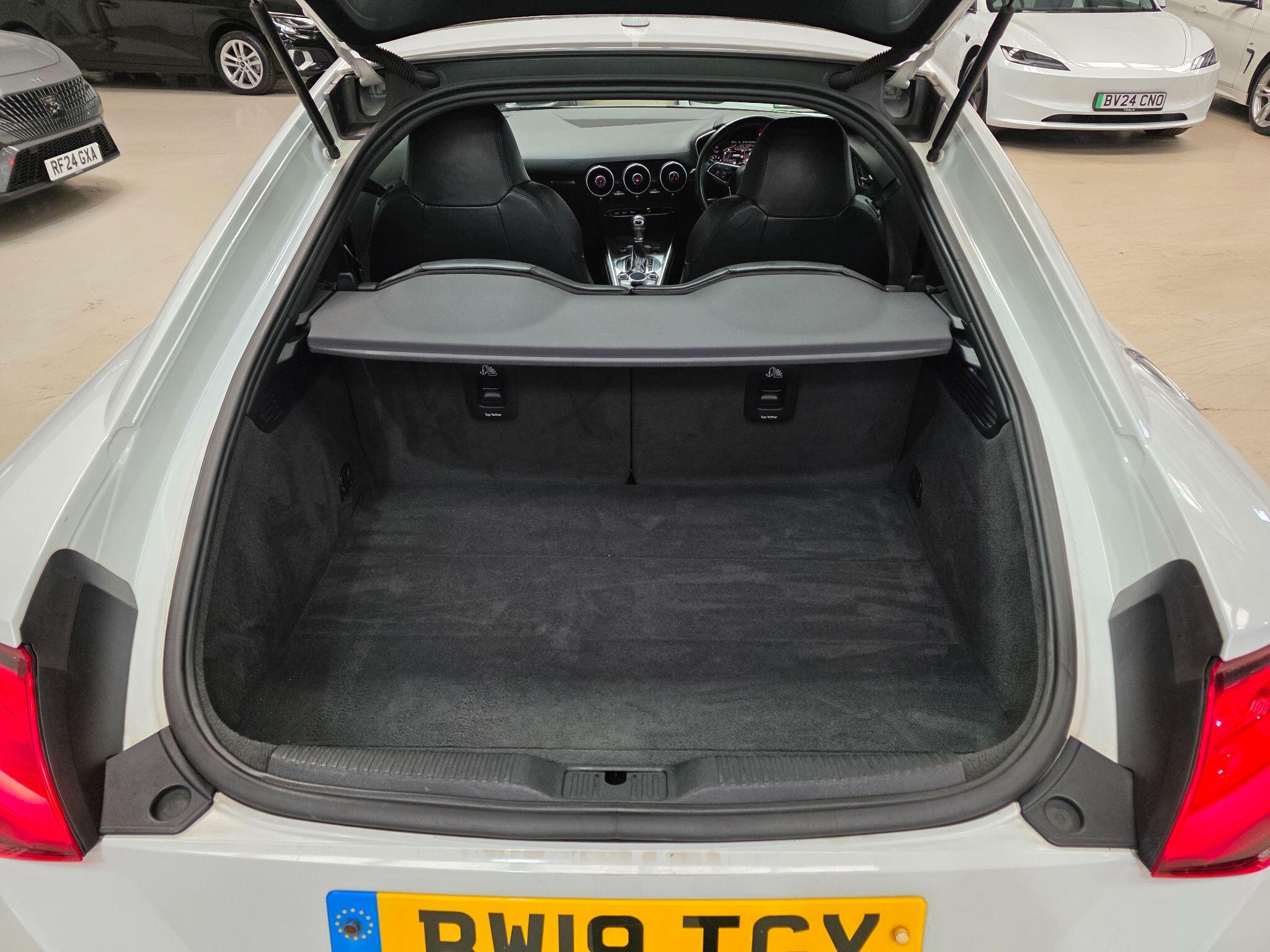 Audi TT view 25