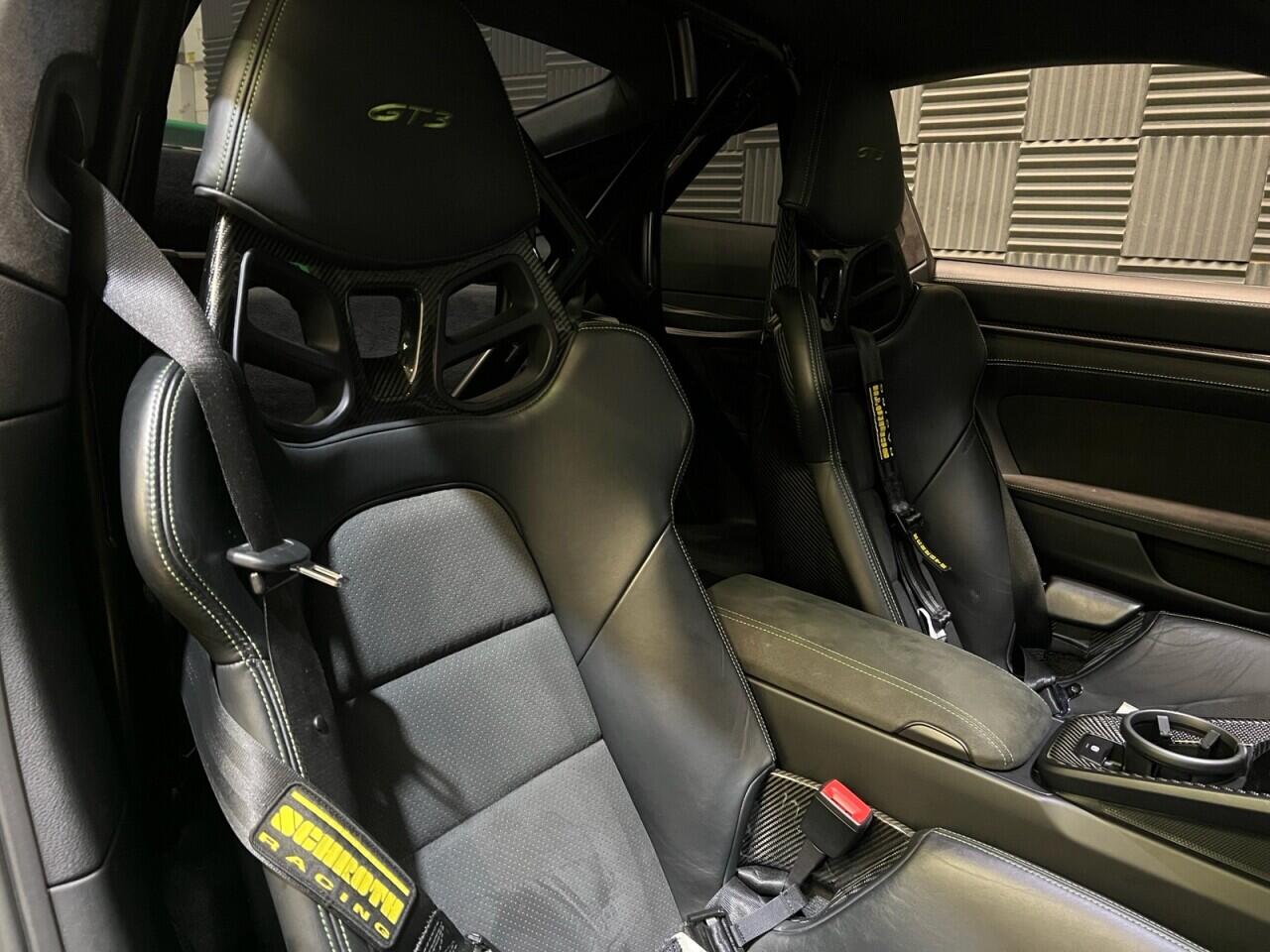 Porsche 911 view 16