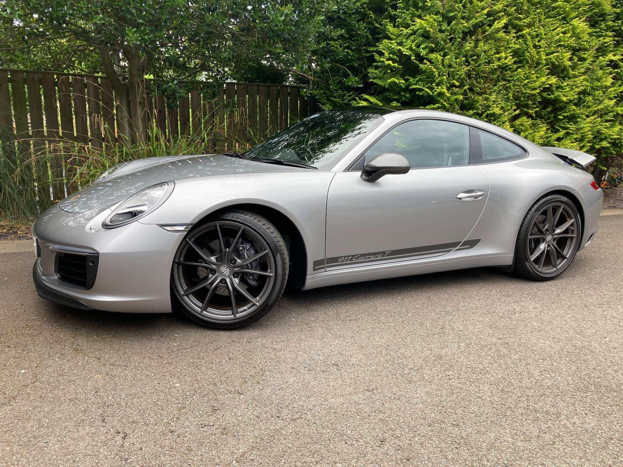 Porsche 911 view 7
