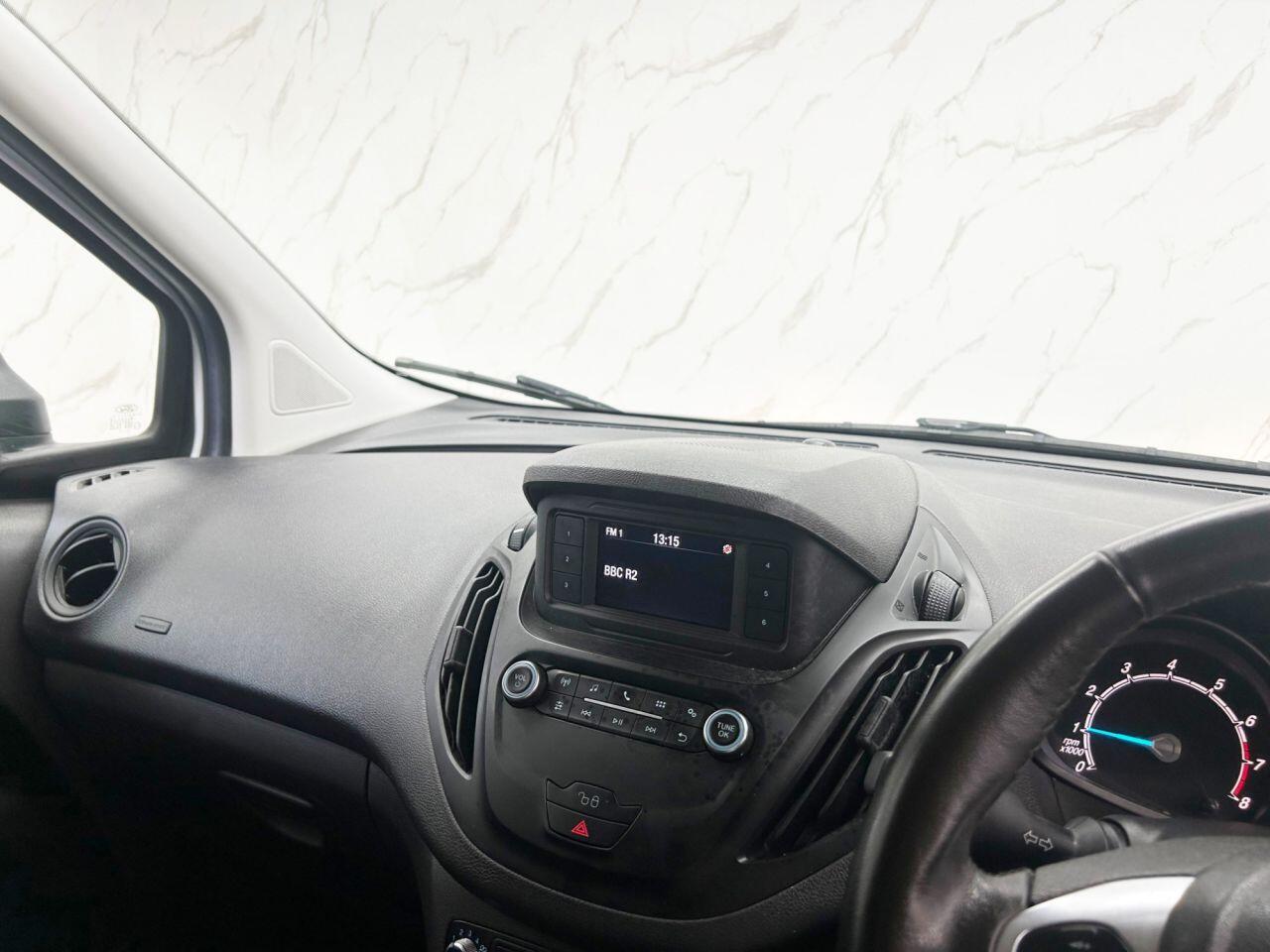 Ford Transit Courier view 16