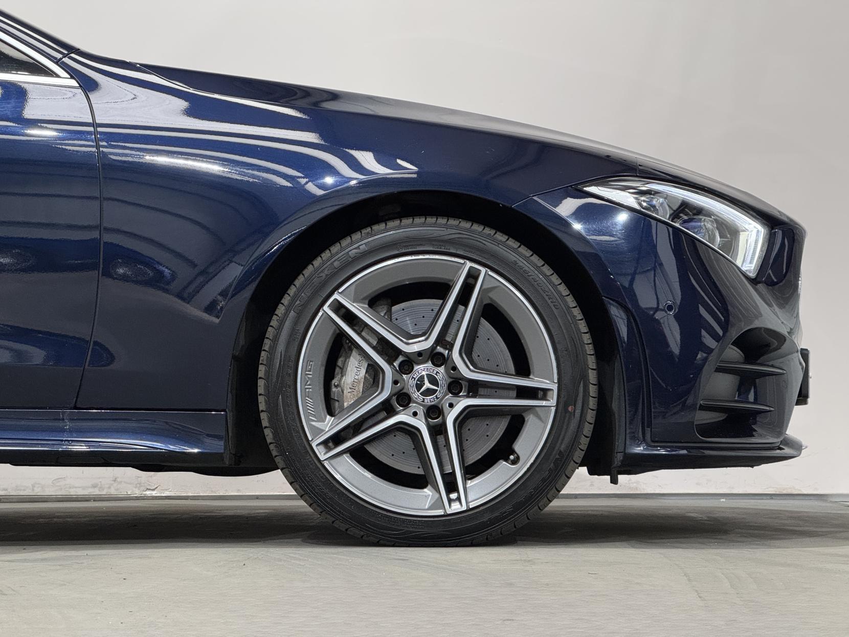 Mercedes-Benz CLS view 19