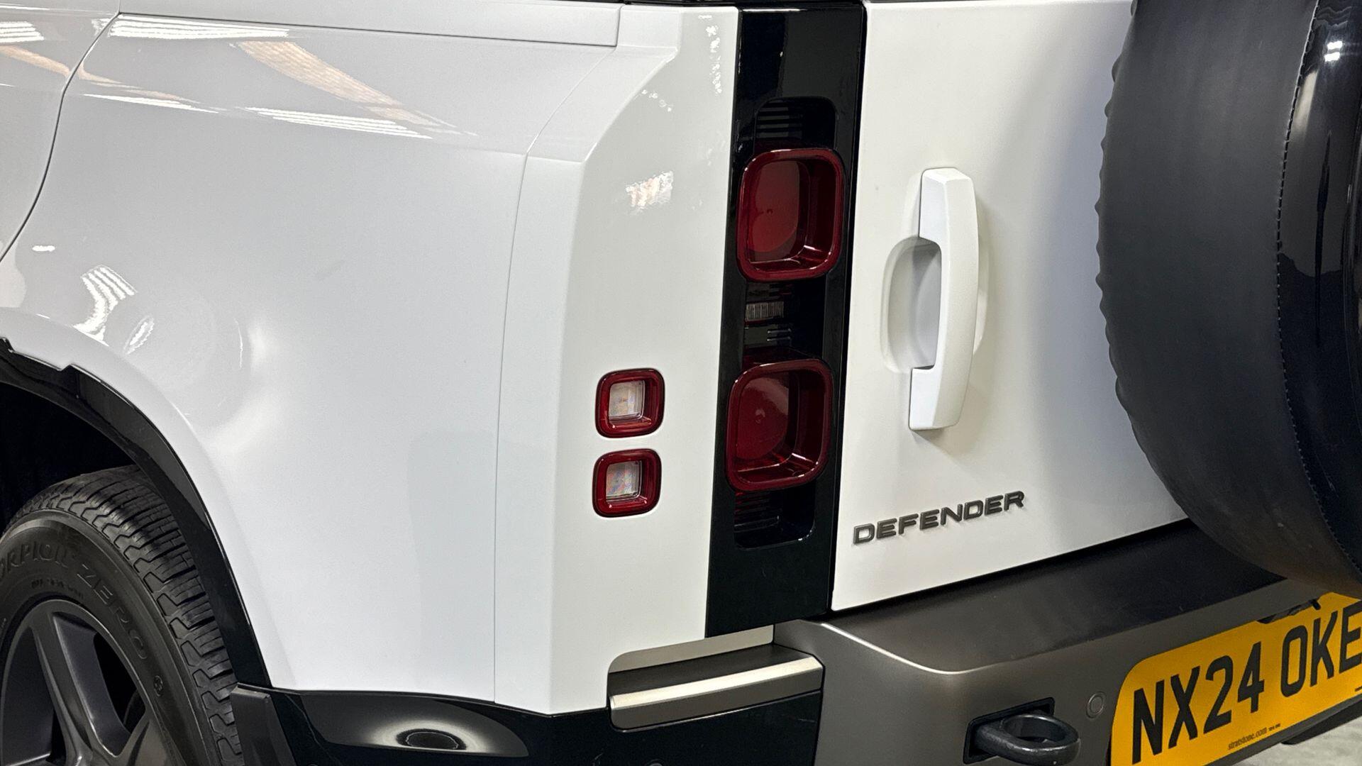 Land Rover Defender view 19