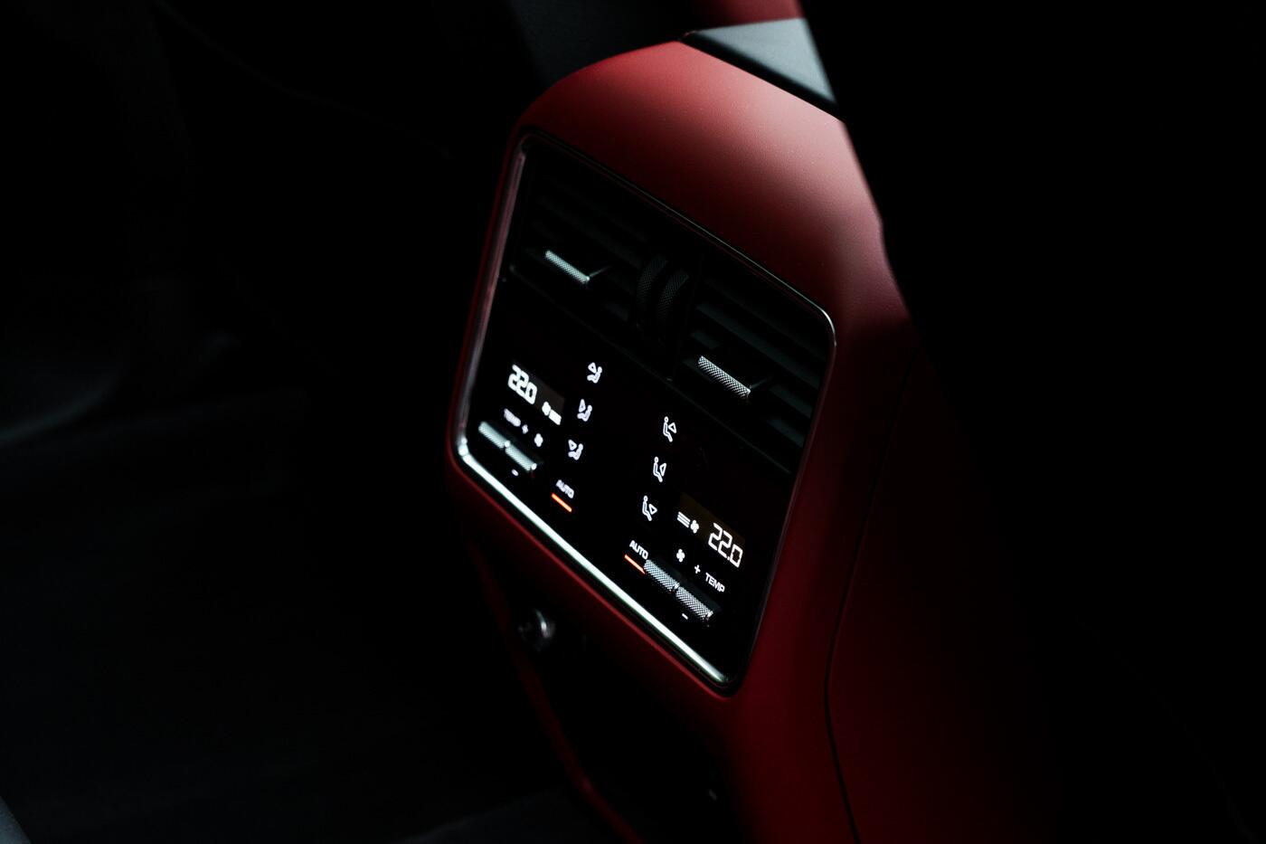 Porsche Cayenne view 37