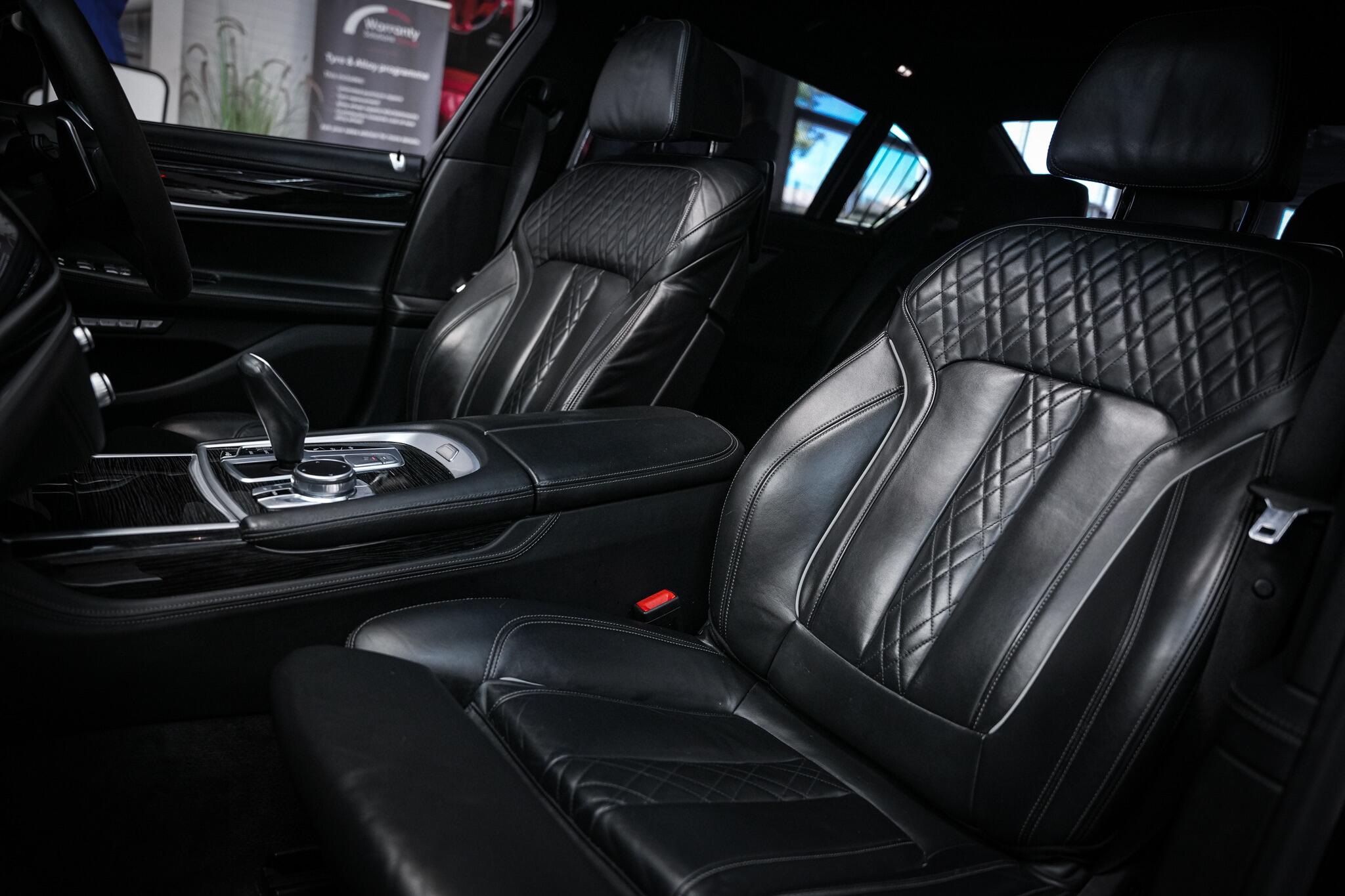 BMW 7 Series view 24