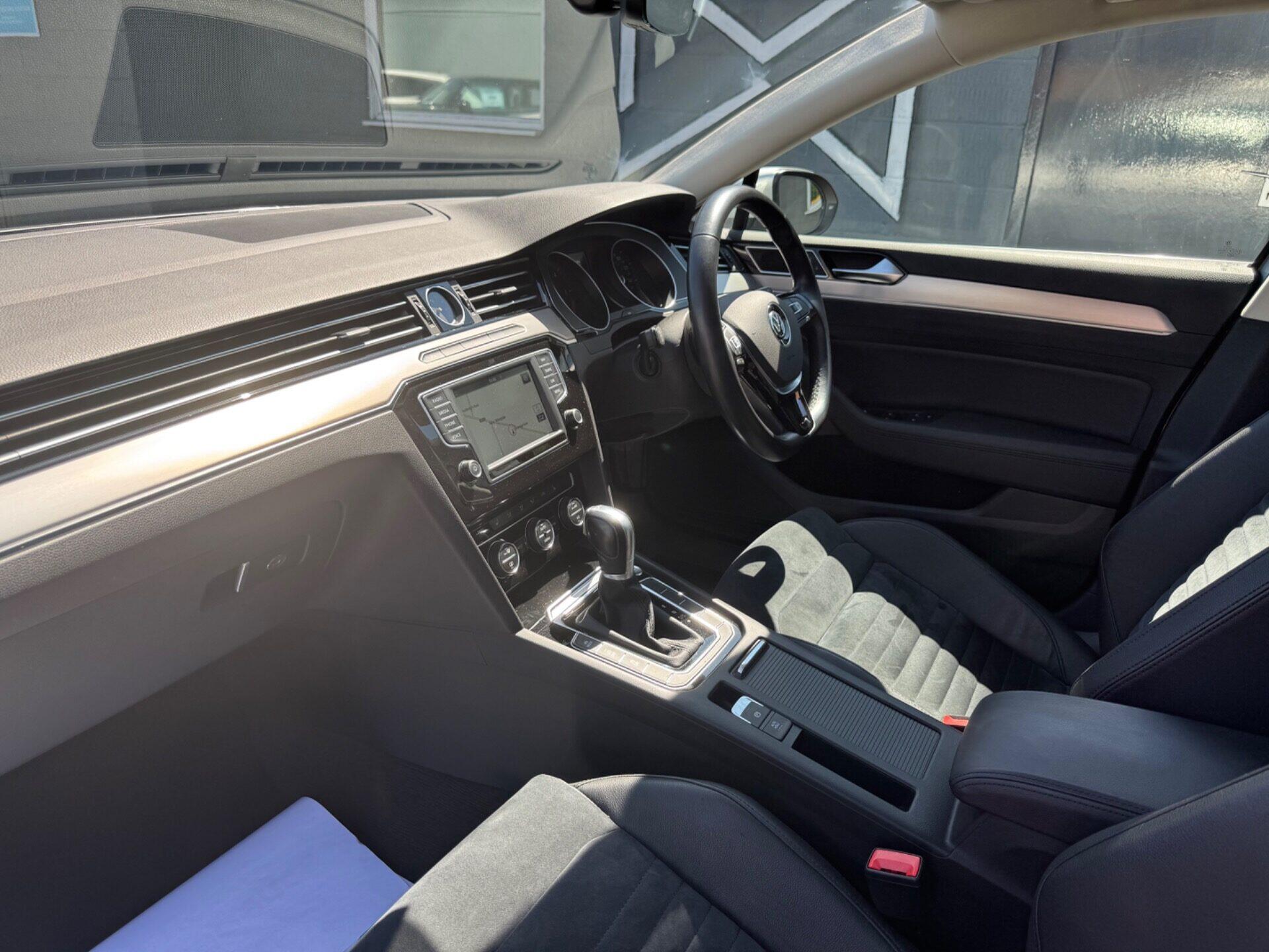 Volkswagen Passat view 35