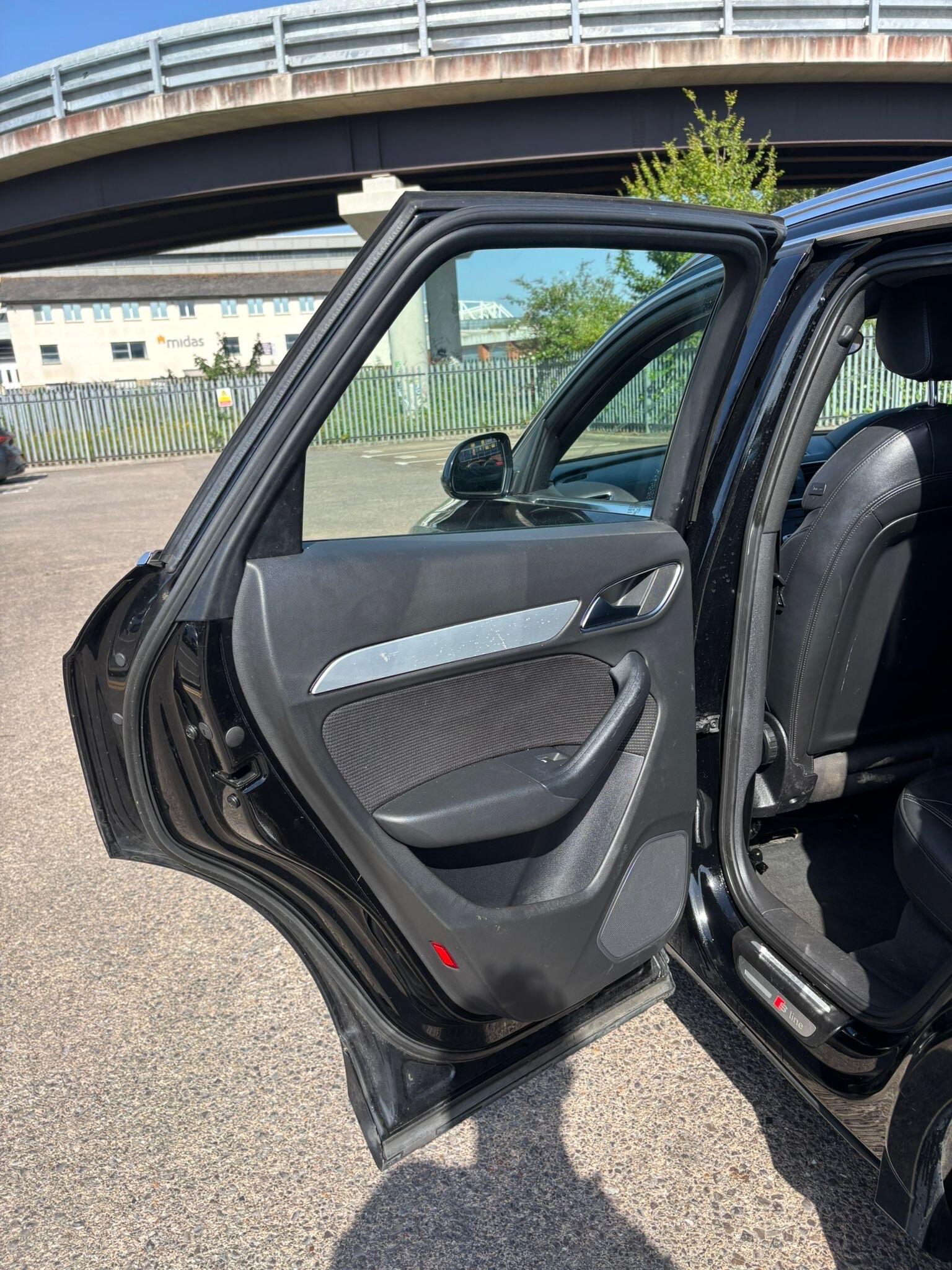 Audi Q3 view 47