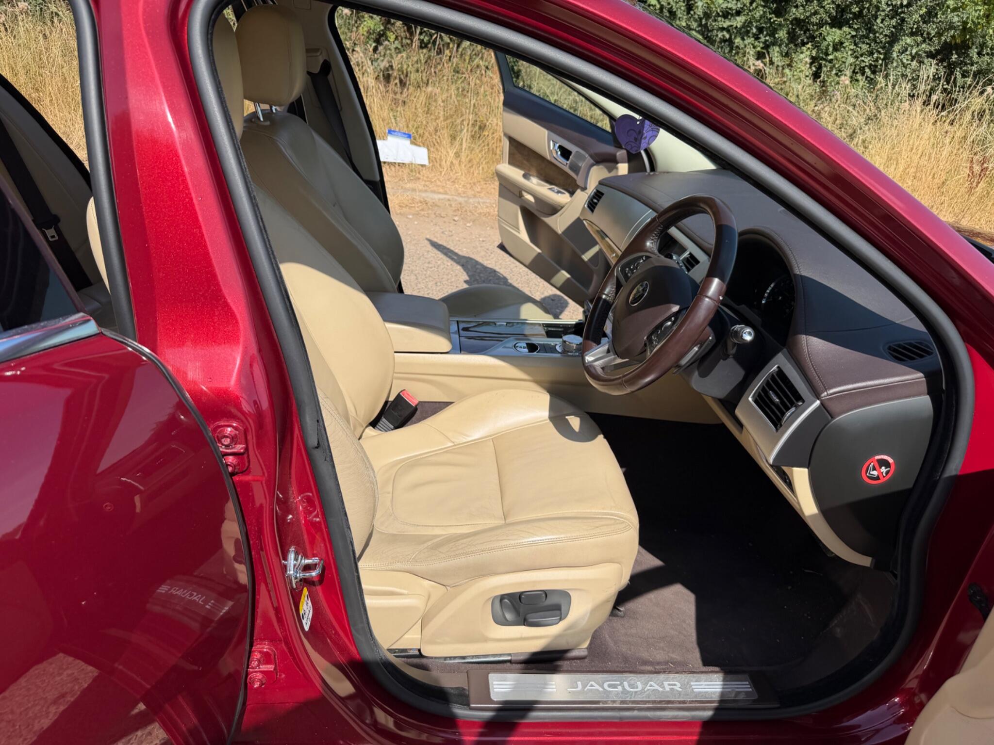 Jaguar XF view 46